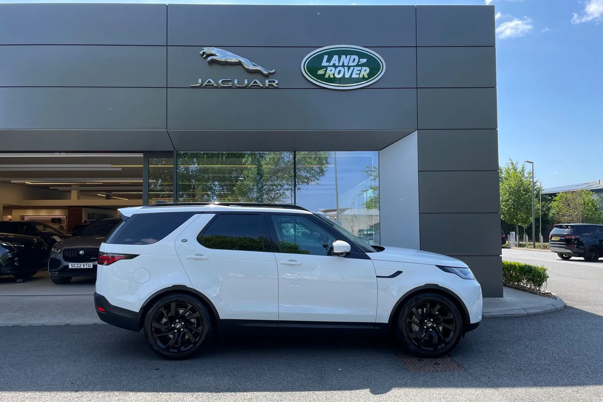 LAND ROVER DISCOVERY thumbnail image number 2