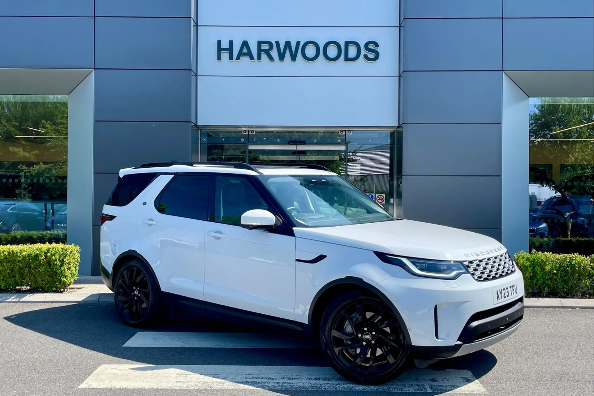 LAND ROVER DISCOVERY focused image