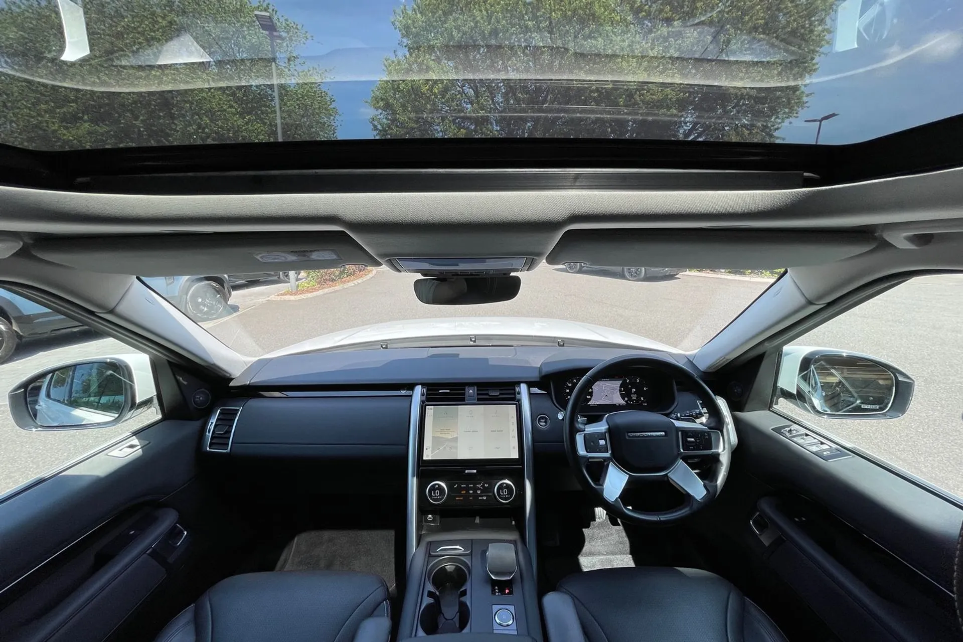 LAND ROVER DISCOVERY thumbnail image number 3