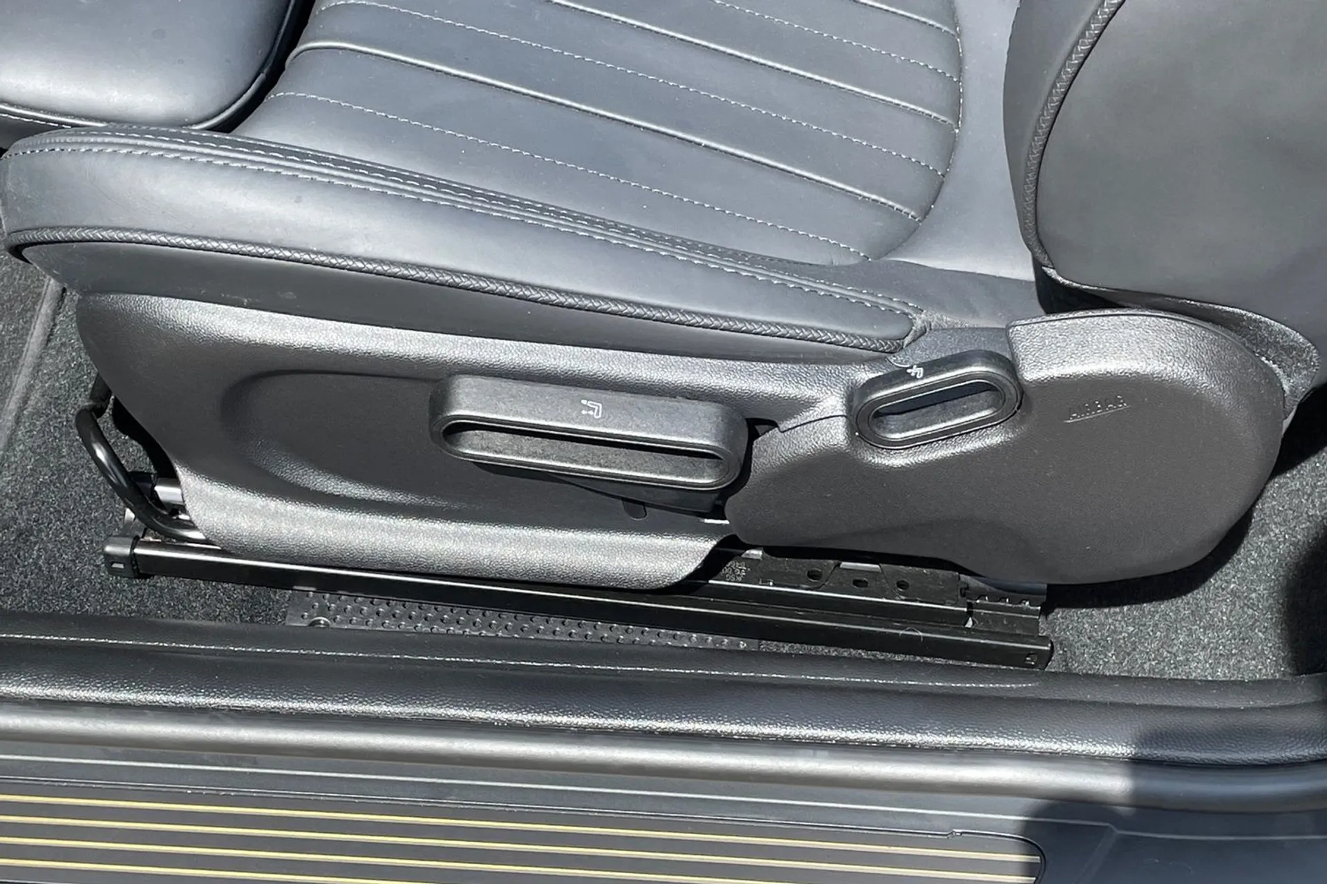 MINI COOPER S RESOLUTE EDITION thumbnail image number 31