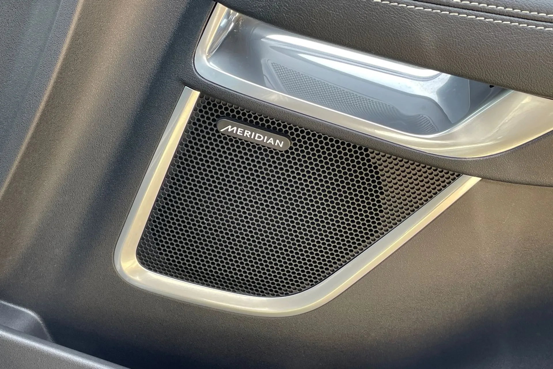 Jaguar E-PACE thumbnail image number 48