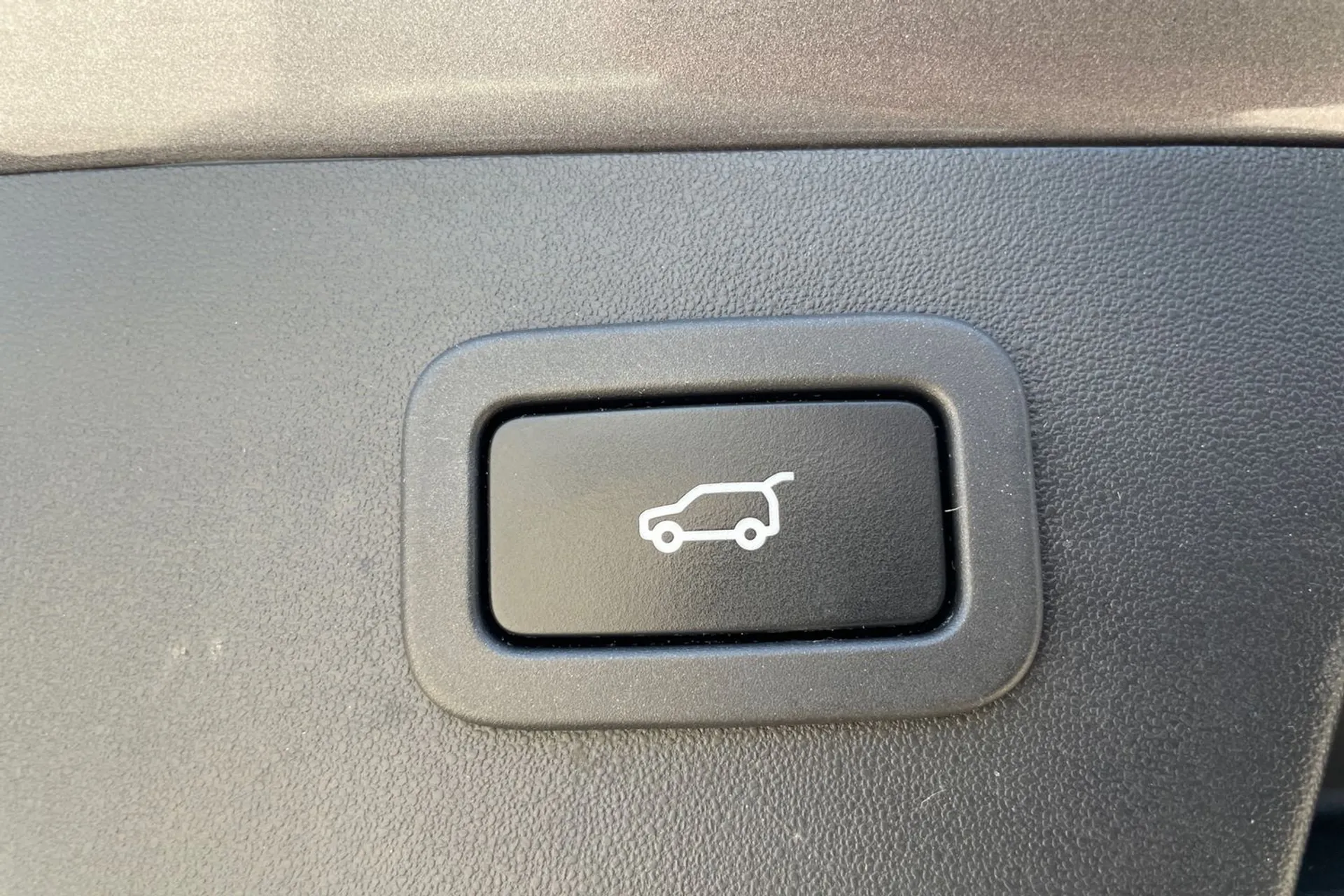 Jaguar E-PACE thumbnail image number 22
