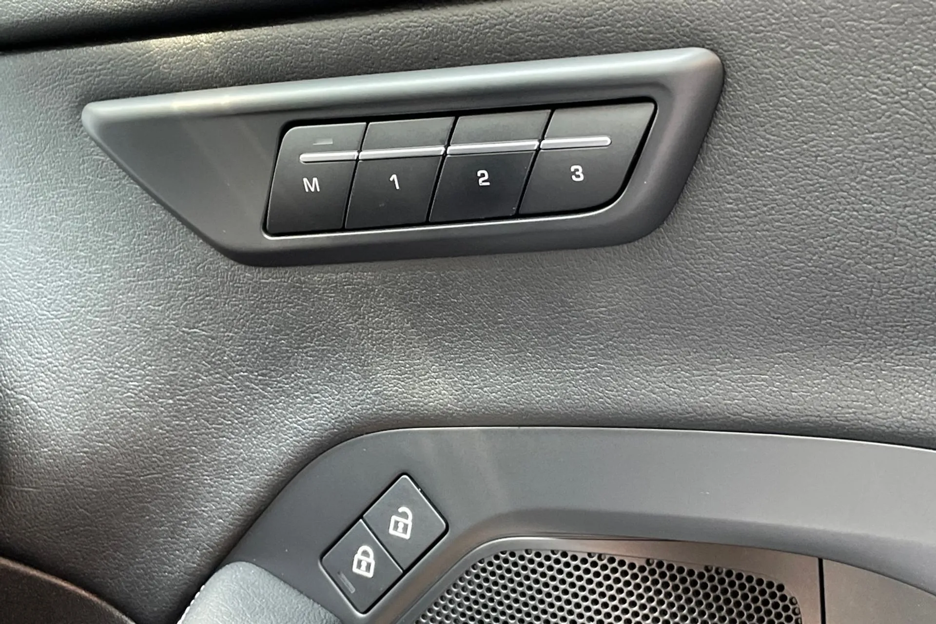 Jaguar E-PACE thumbnail image number 47