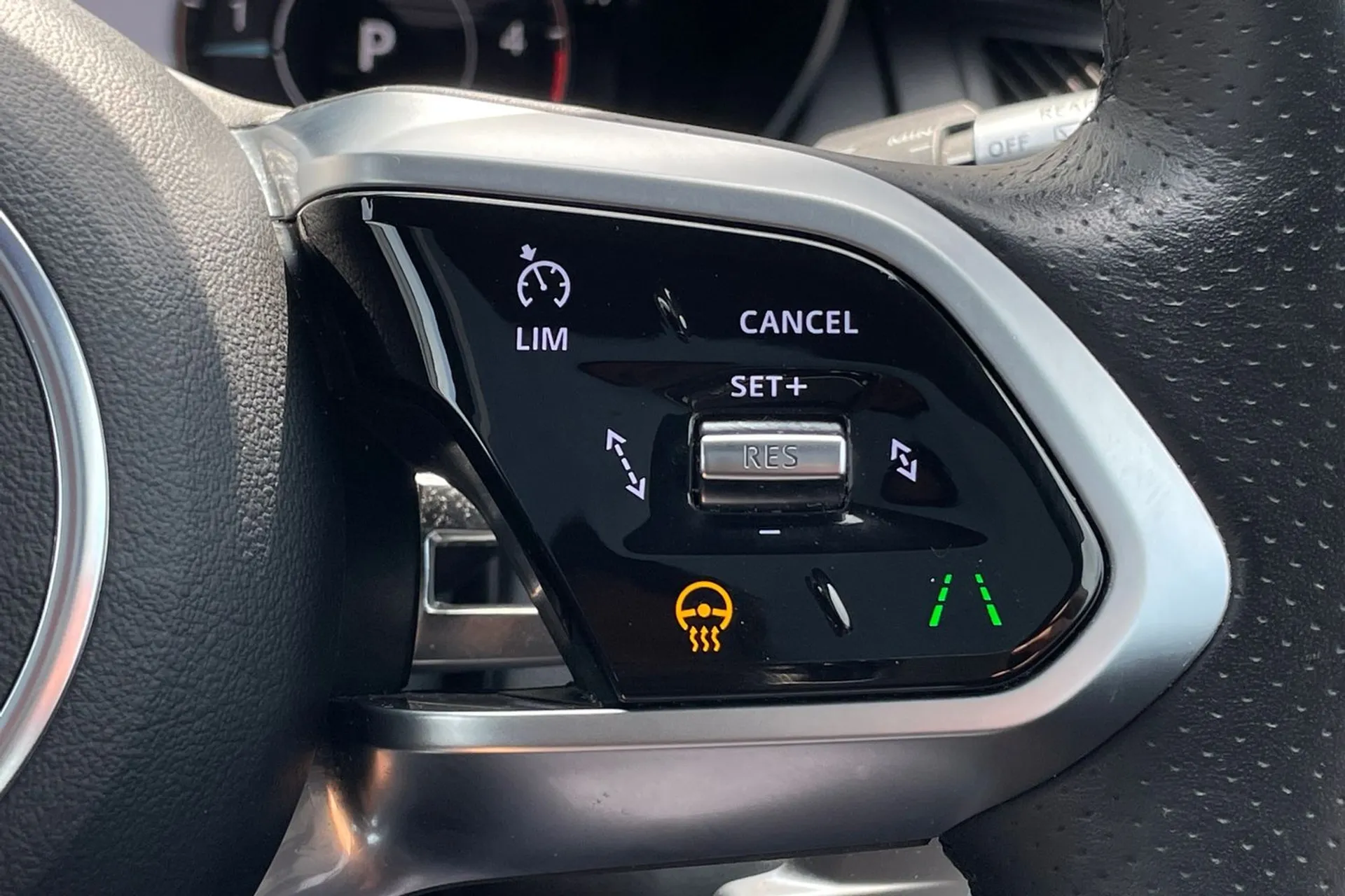 Jaguar E-PACE thumbnail image number 39
