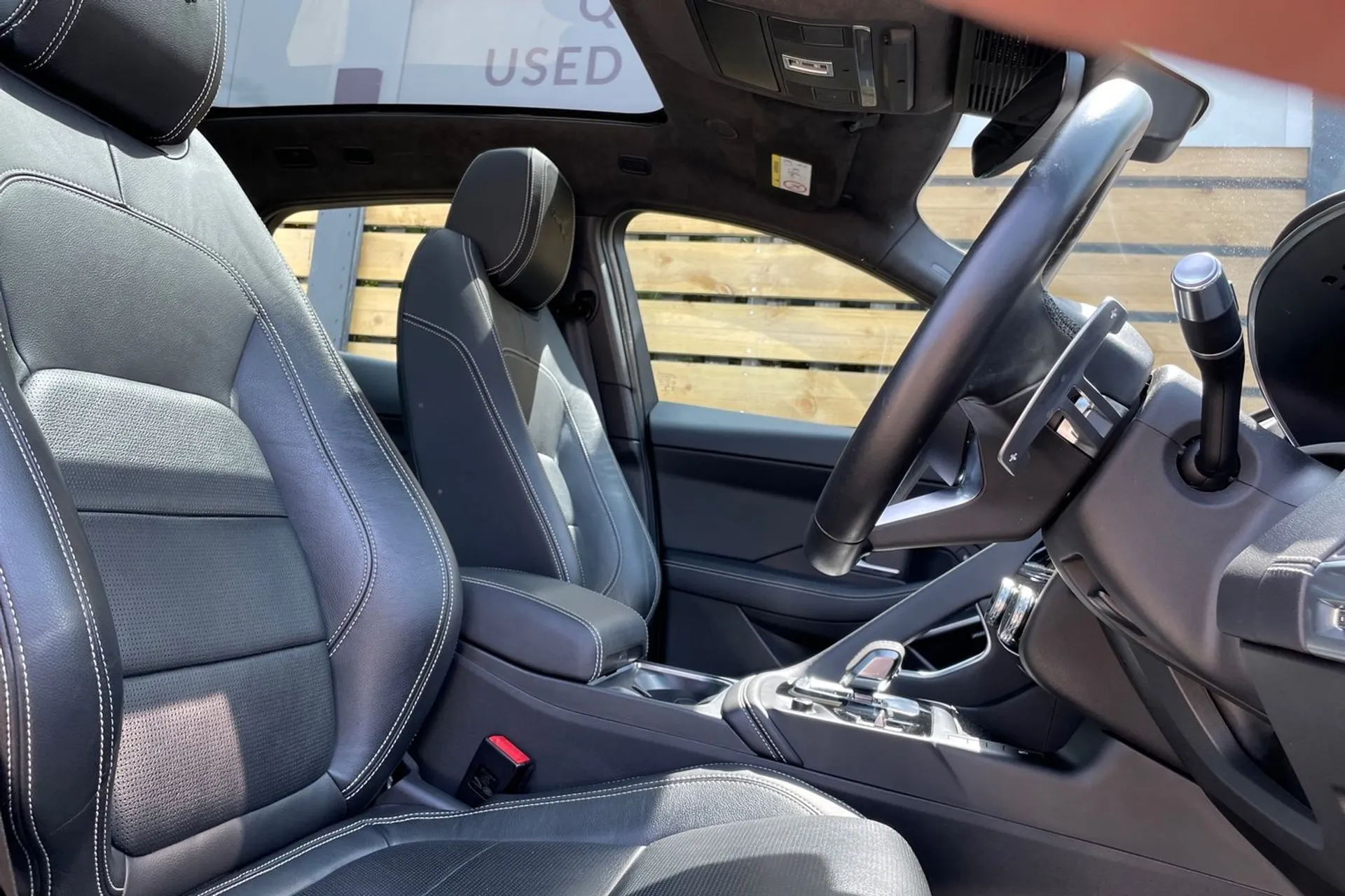 Jaguar E-PACE thumbnail image number 27