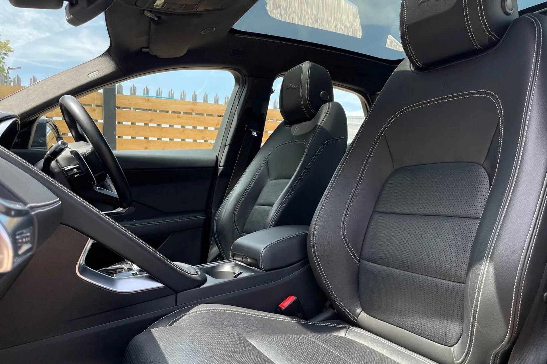 Jaguar E-PACE thumbnail image number 30