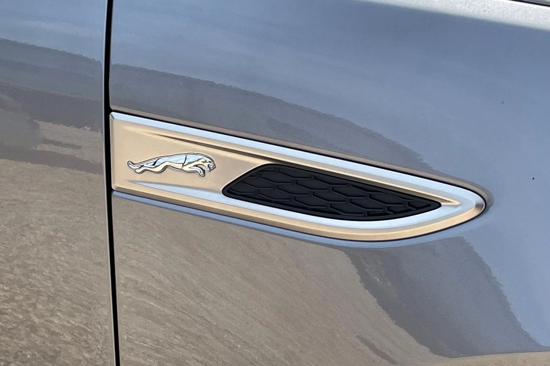 Jaguar E-PACE thumbnail image number 51