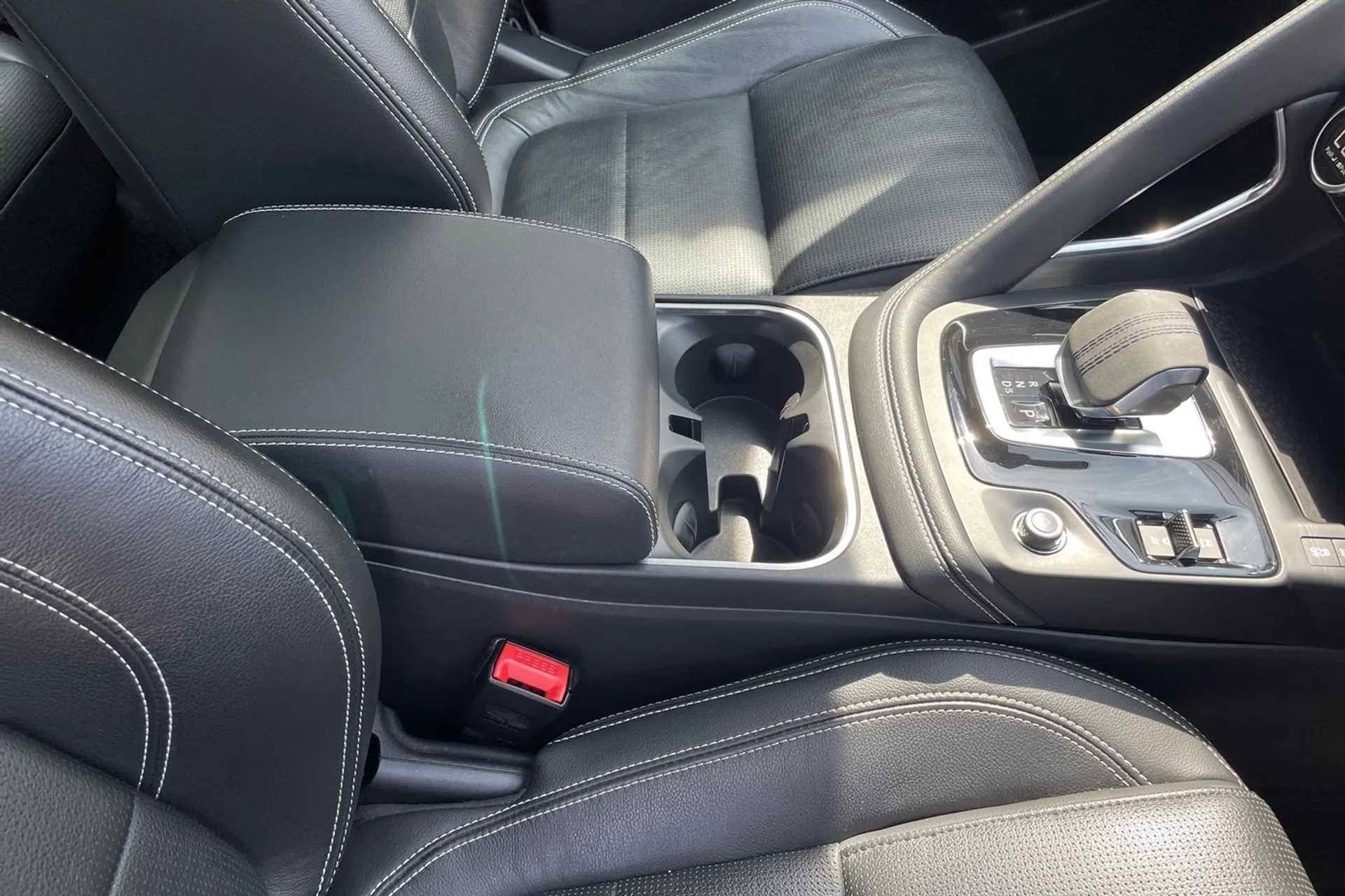 Jaguar E-PACE thumbnail image number 43