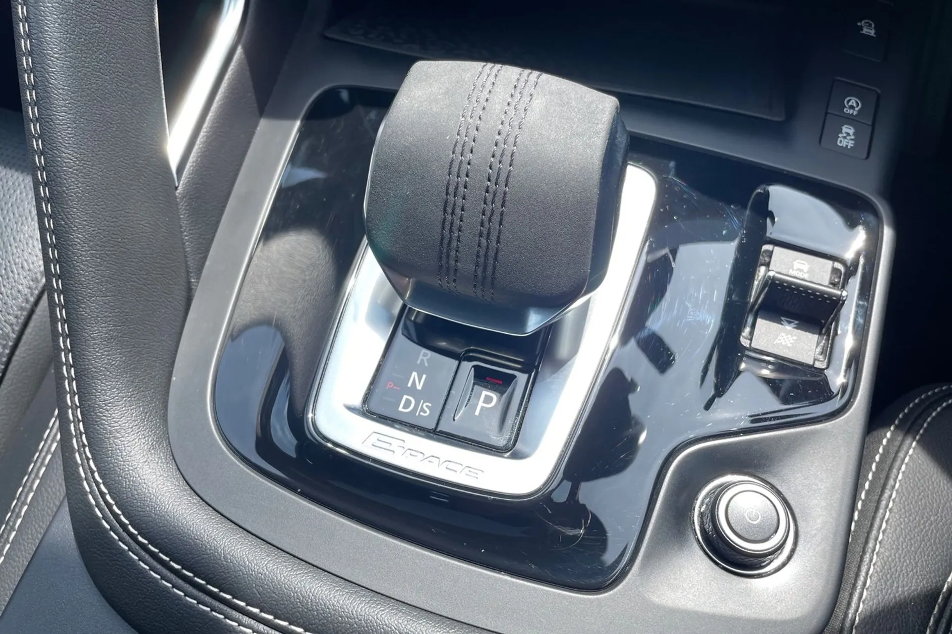 Jaguar E-PACE thumbnail image number 45