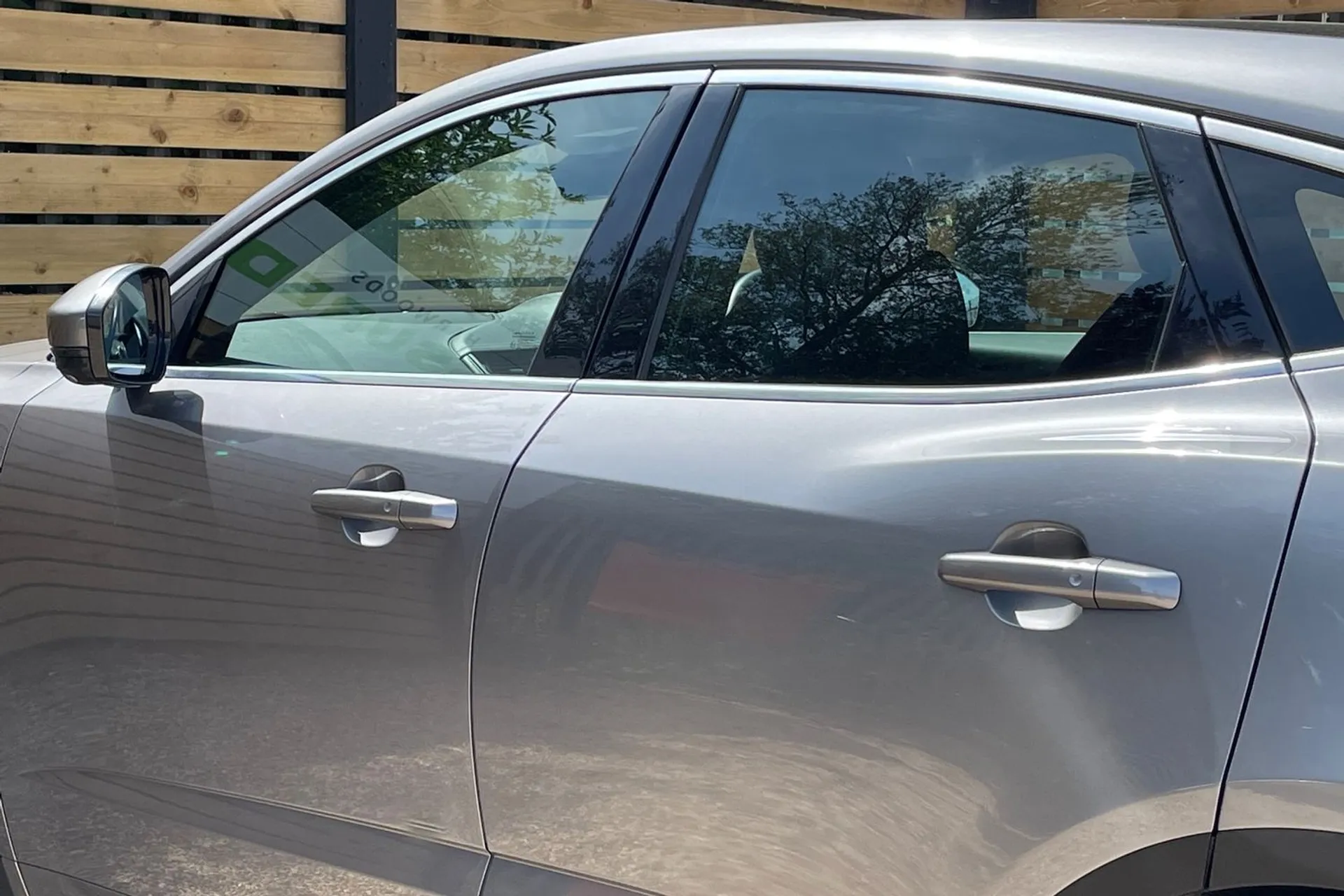 Jaguar E-PACE thumbnail image number 15