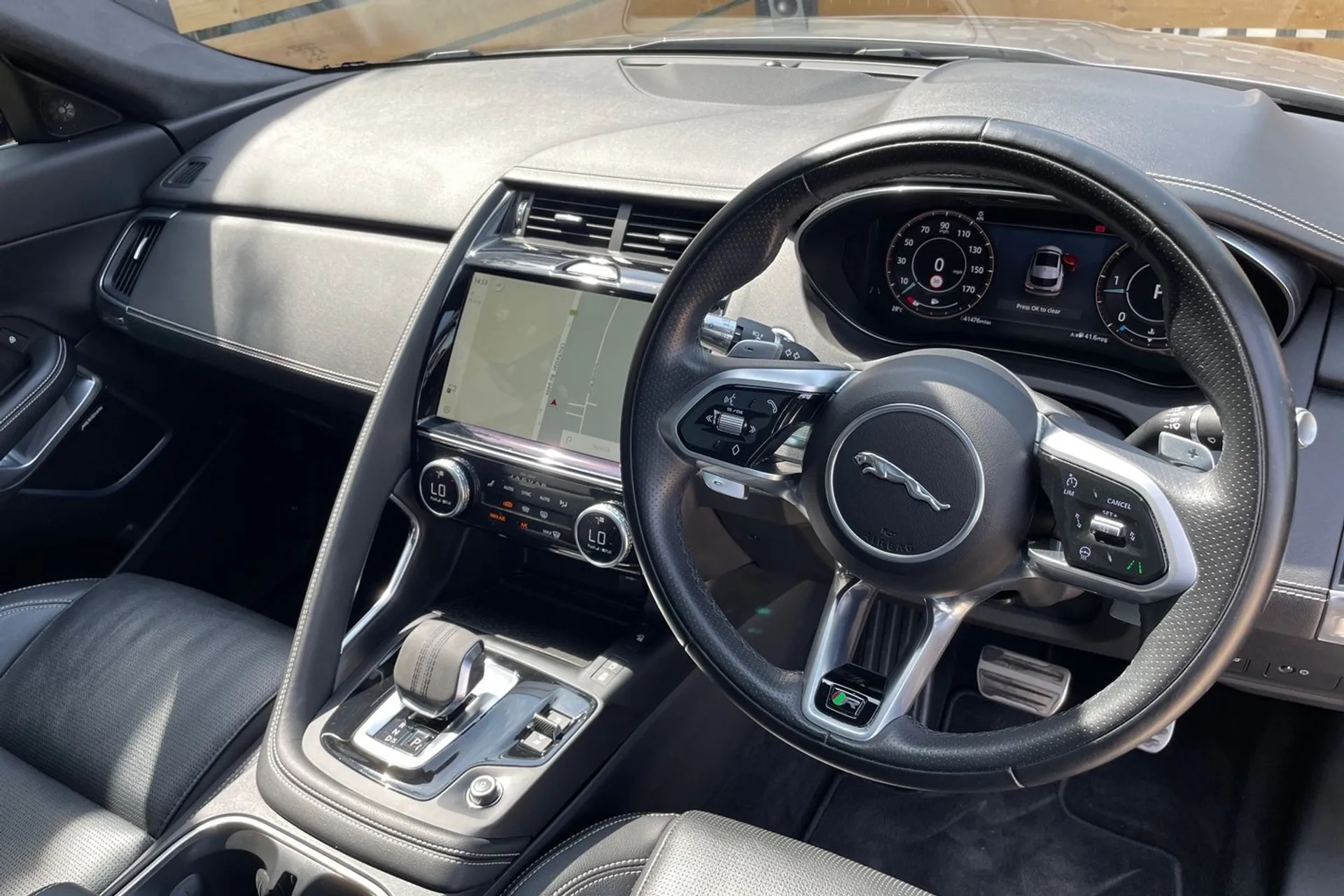 Jaguar E-PACE thumbnail image number 28