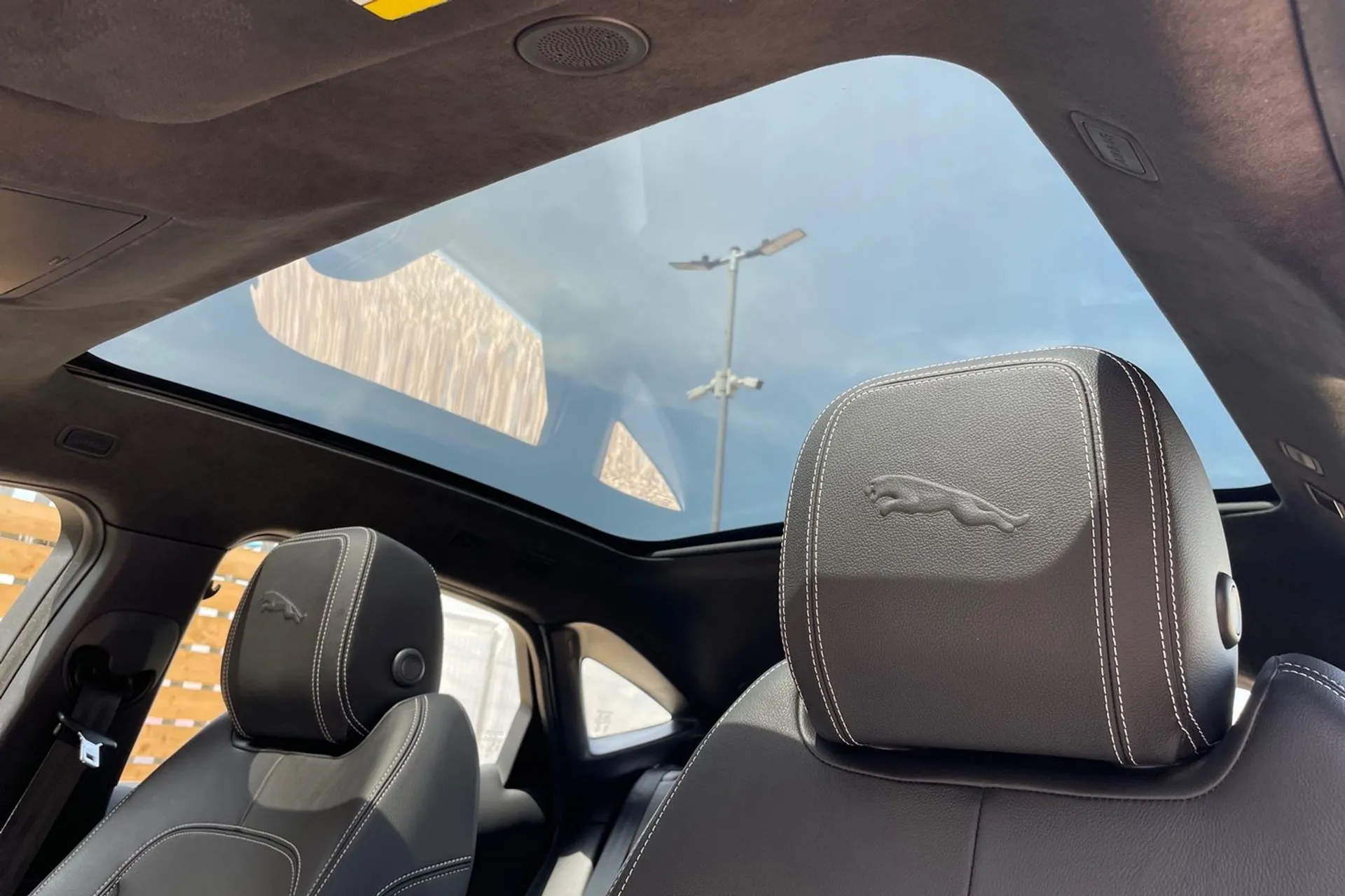 Jaguar E-PACE thumbnail image number 31