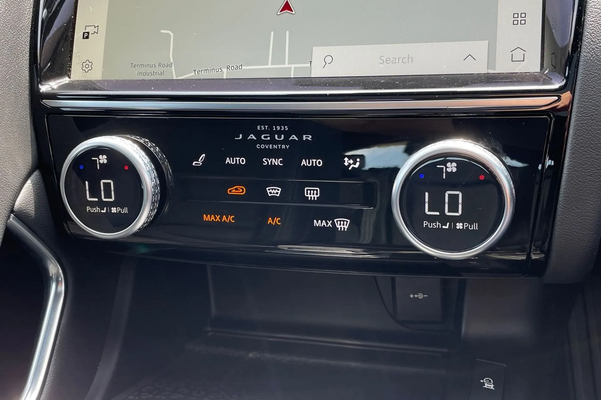Jaguar E-PACE thumbnail image number 41