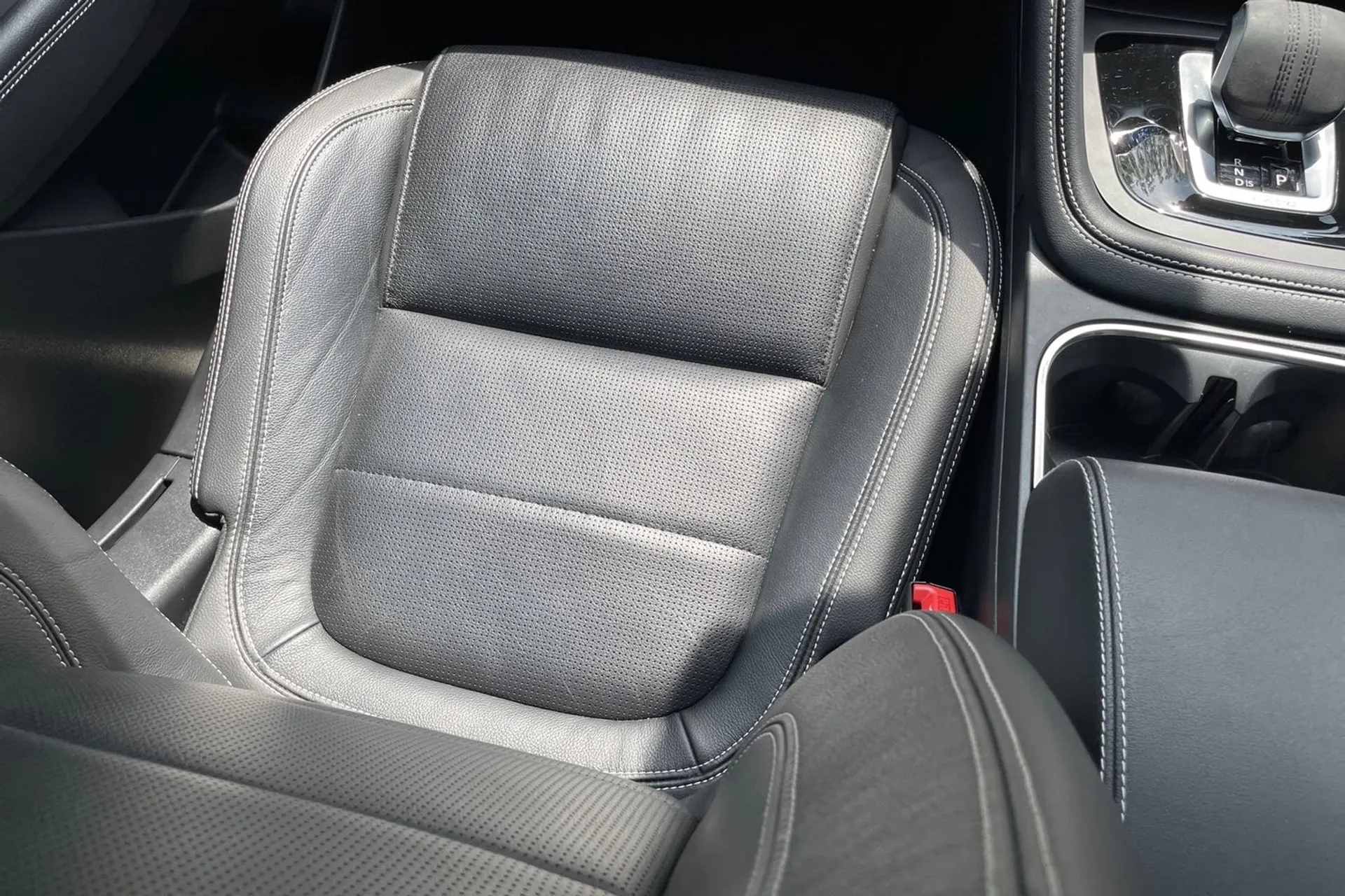 Jaguar E-PACE thumbnail image number 34