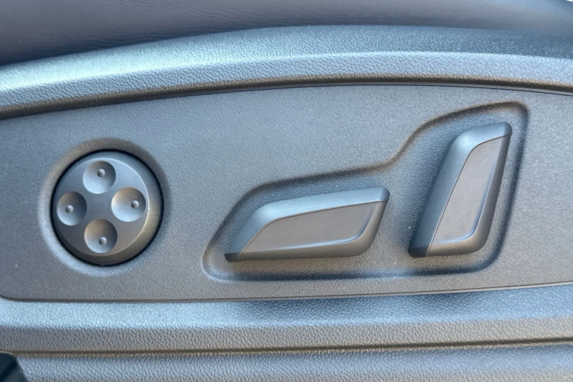 Audi Q5 thumbnail image number 30