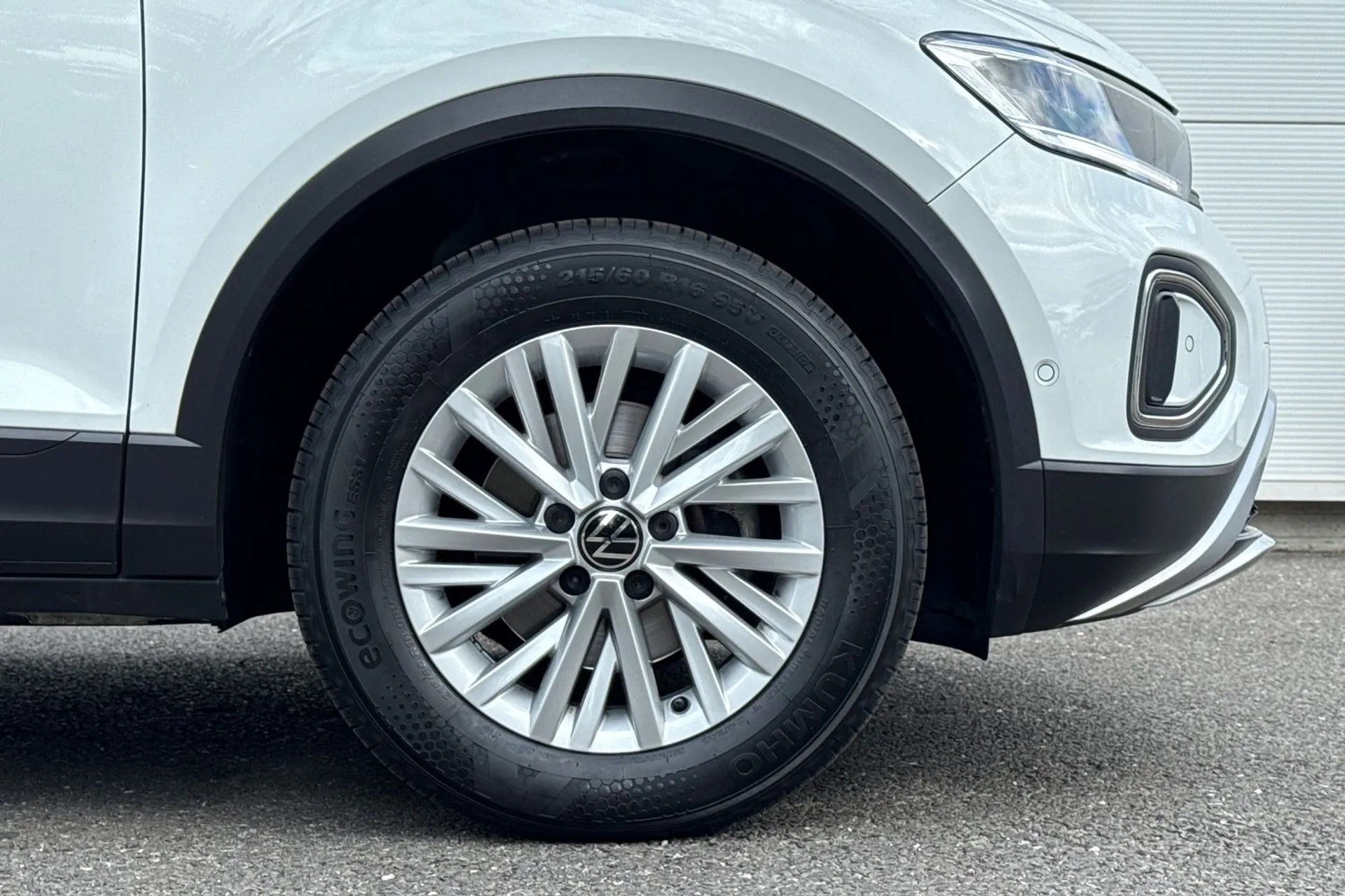 VOLKSWAGEN T-ROC thumbnail image number 23