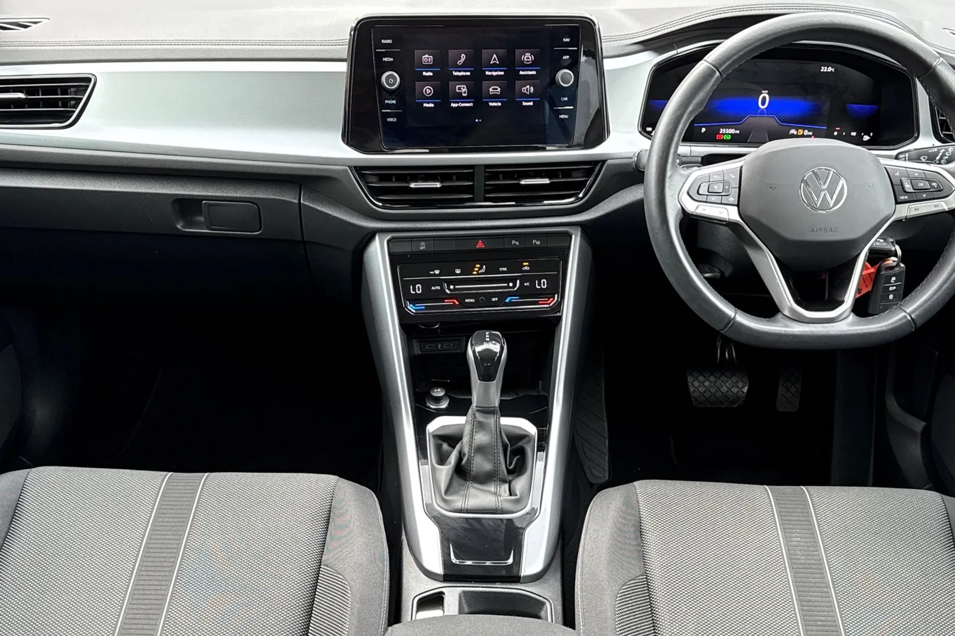 VOLKSWAGEN T-ROC thumbnail image number 40
