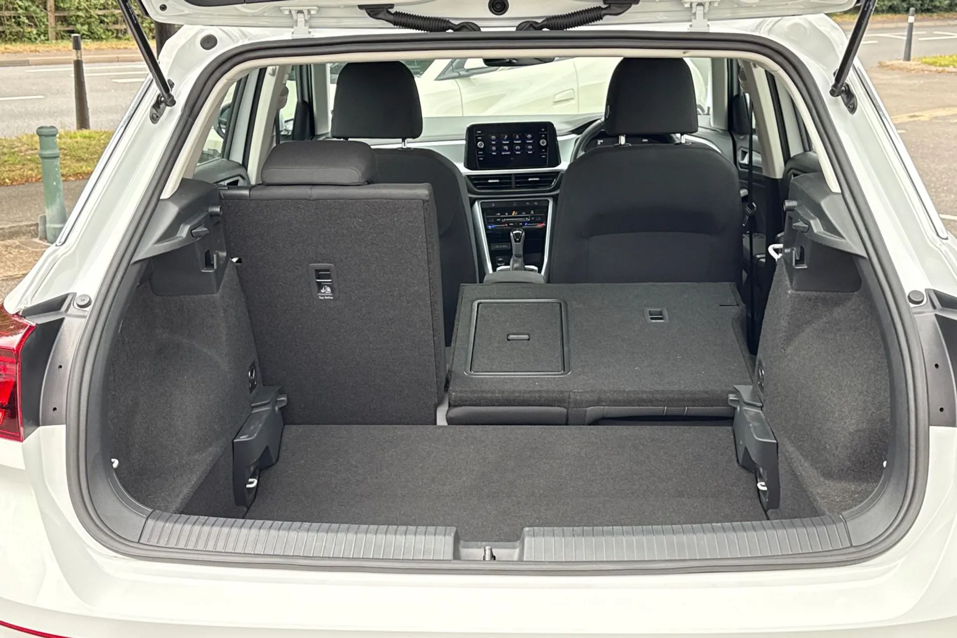 VOLKSWAGEN T-ROC thumbnail image number 36