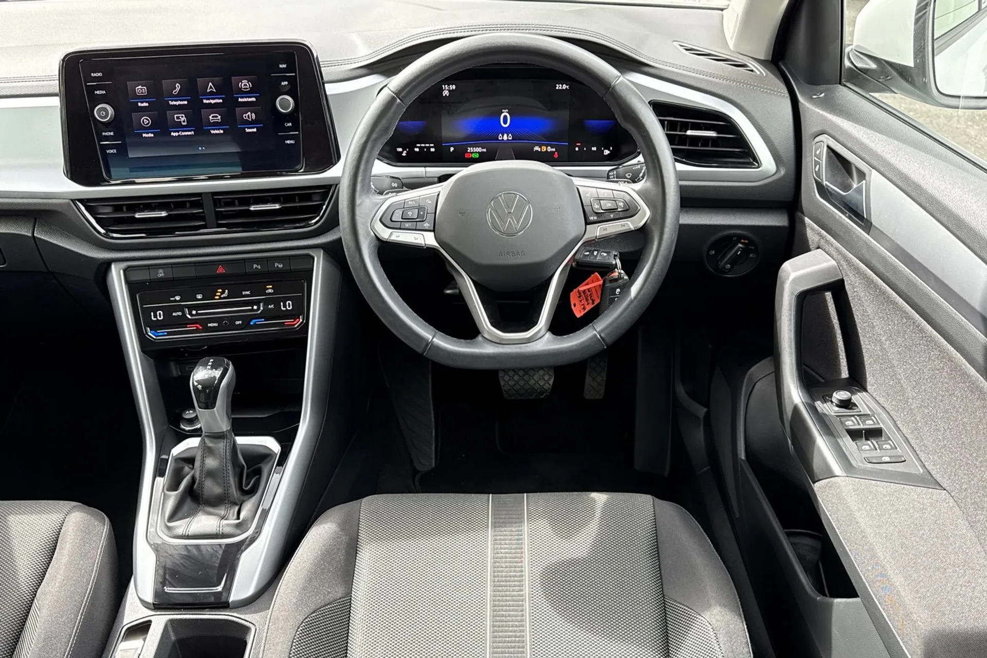 VOLKSWAGEN T-ROC thumbnail image number 42