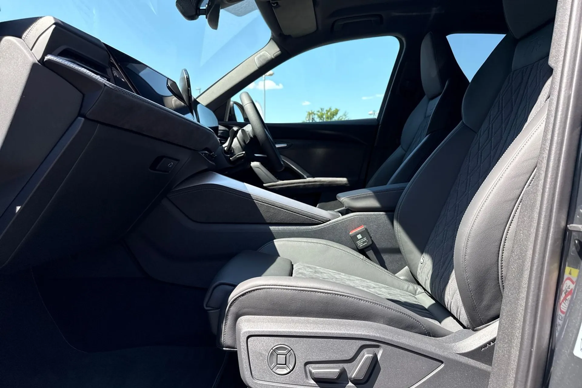 Audi Q5 thumbnail image number 27