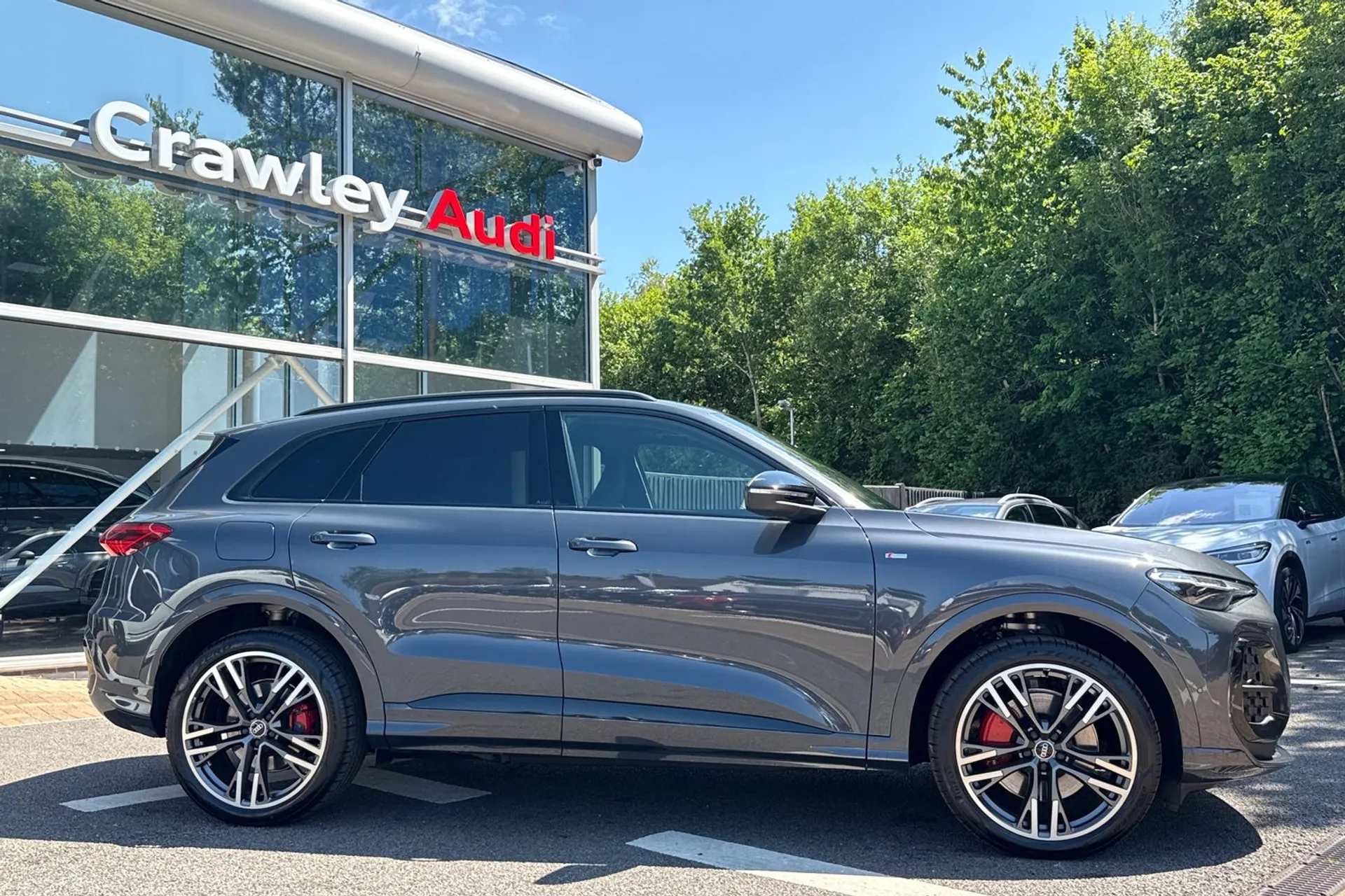 Audi Q5 thumbnail image number 2