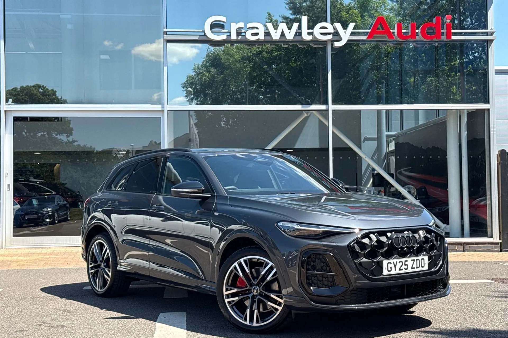 Audi Q5 focused image