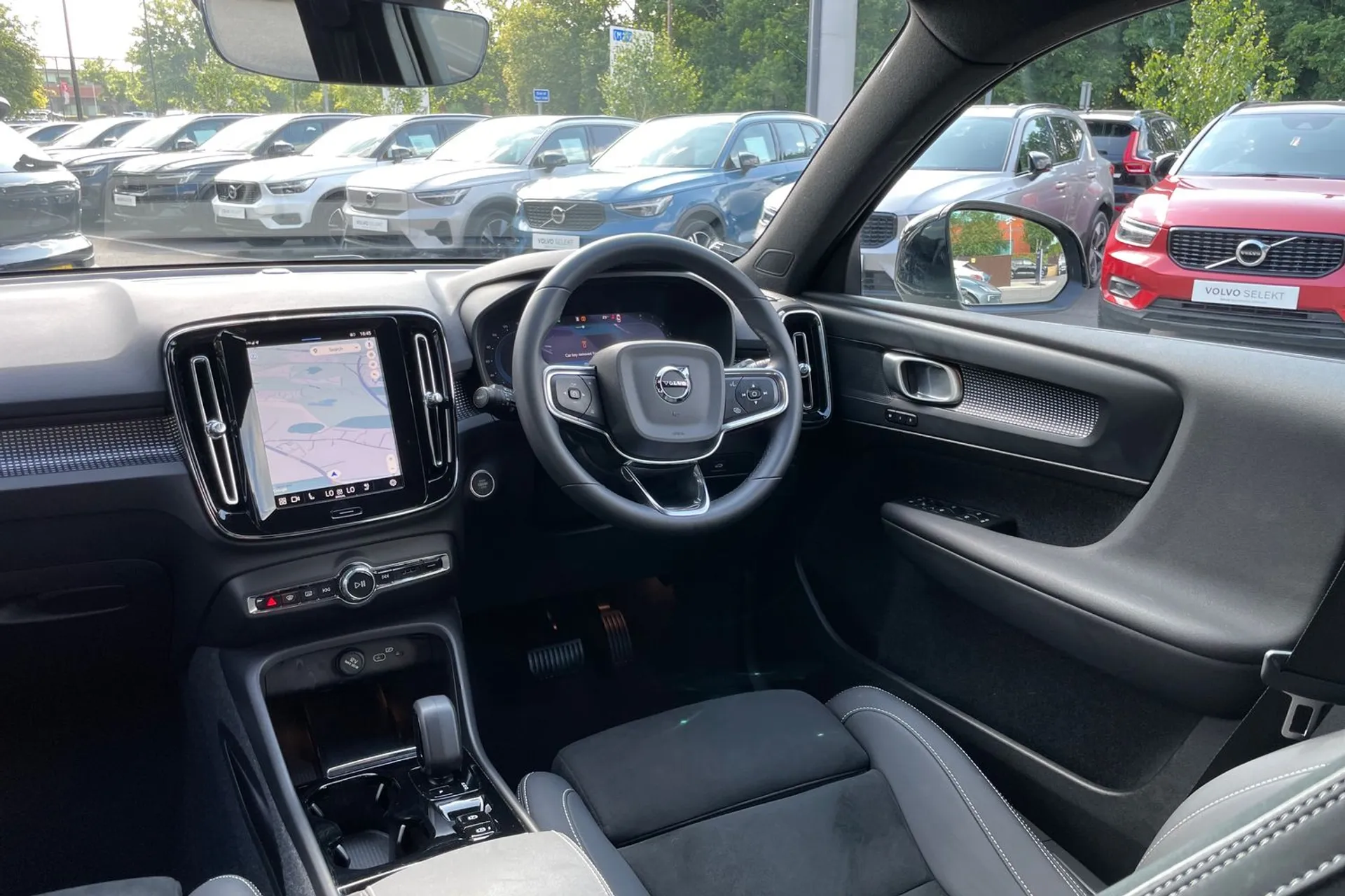 Volvo XC40 thumbnail image number 32