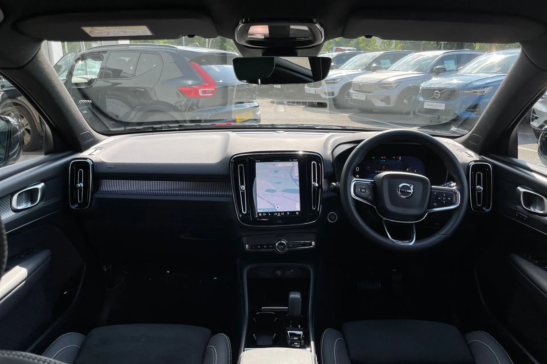 Volvo XC40 thumbnail image number 3