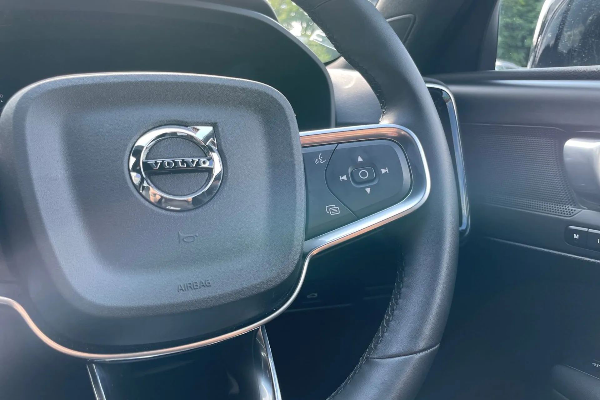 Volvo XC40 thumbnail image number 36