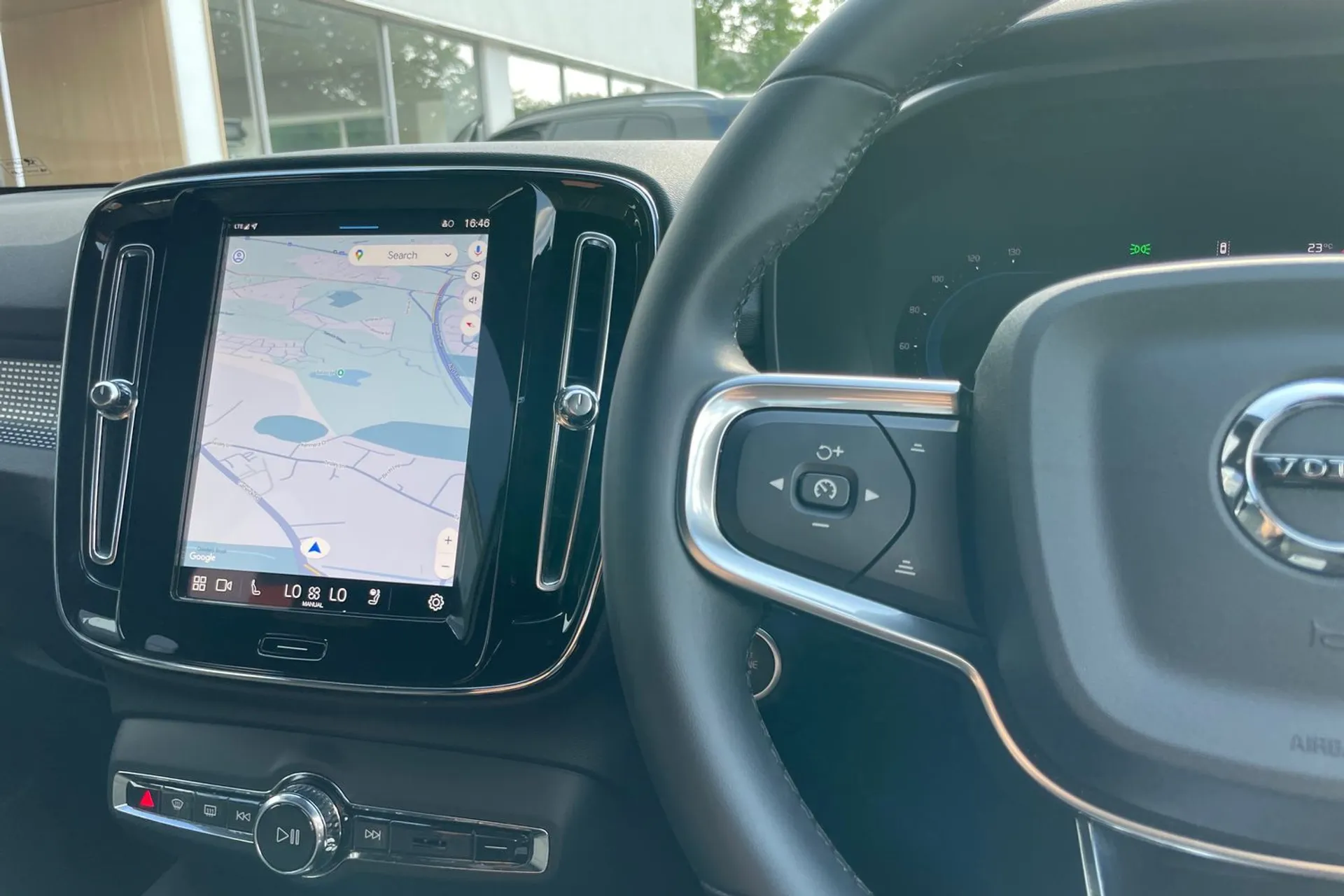 Volvo XC40 thumbnail image number 35