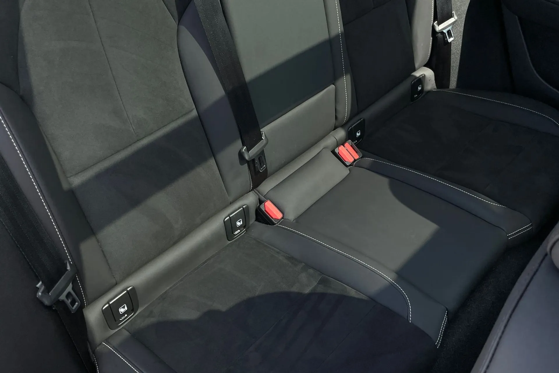 Volvo XC40 thumbnail image number 24