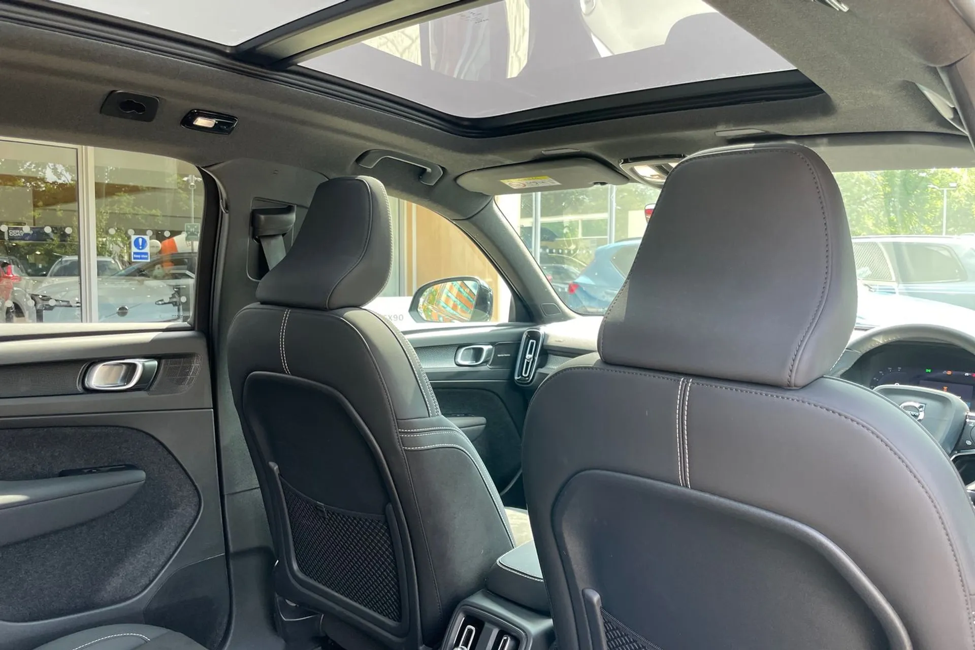 Volvo XC40 thumbnail image number 23