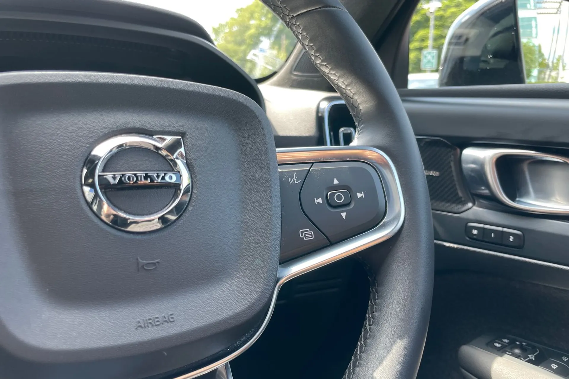 Volvo XC40 thumbnail image number 36