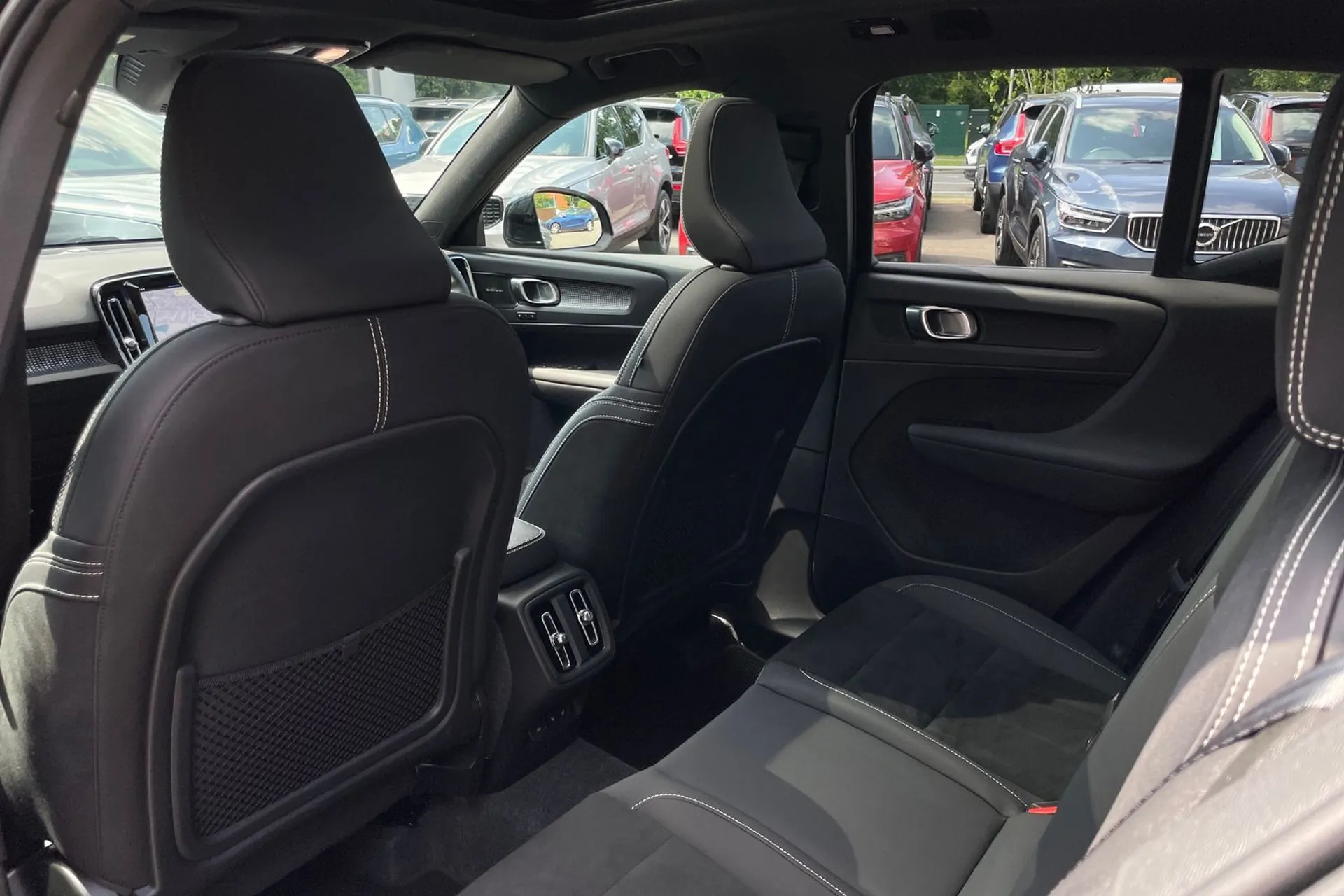 Volvo XC40 thumbnail image number 30