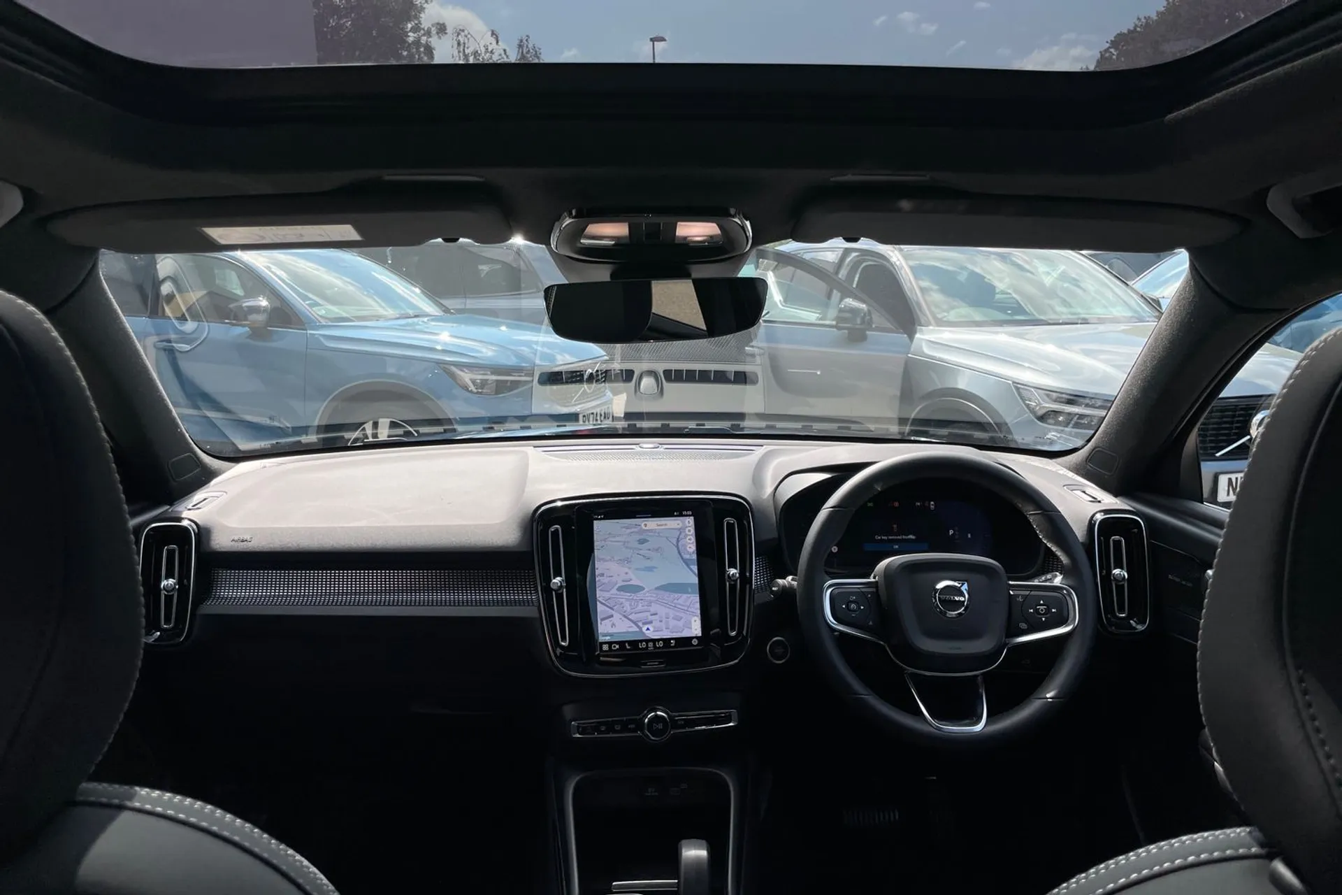 Volvo XC40 thumbnail image number 3