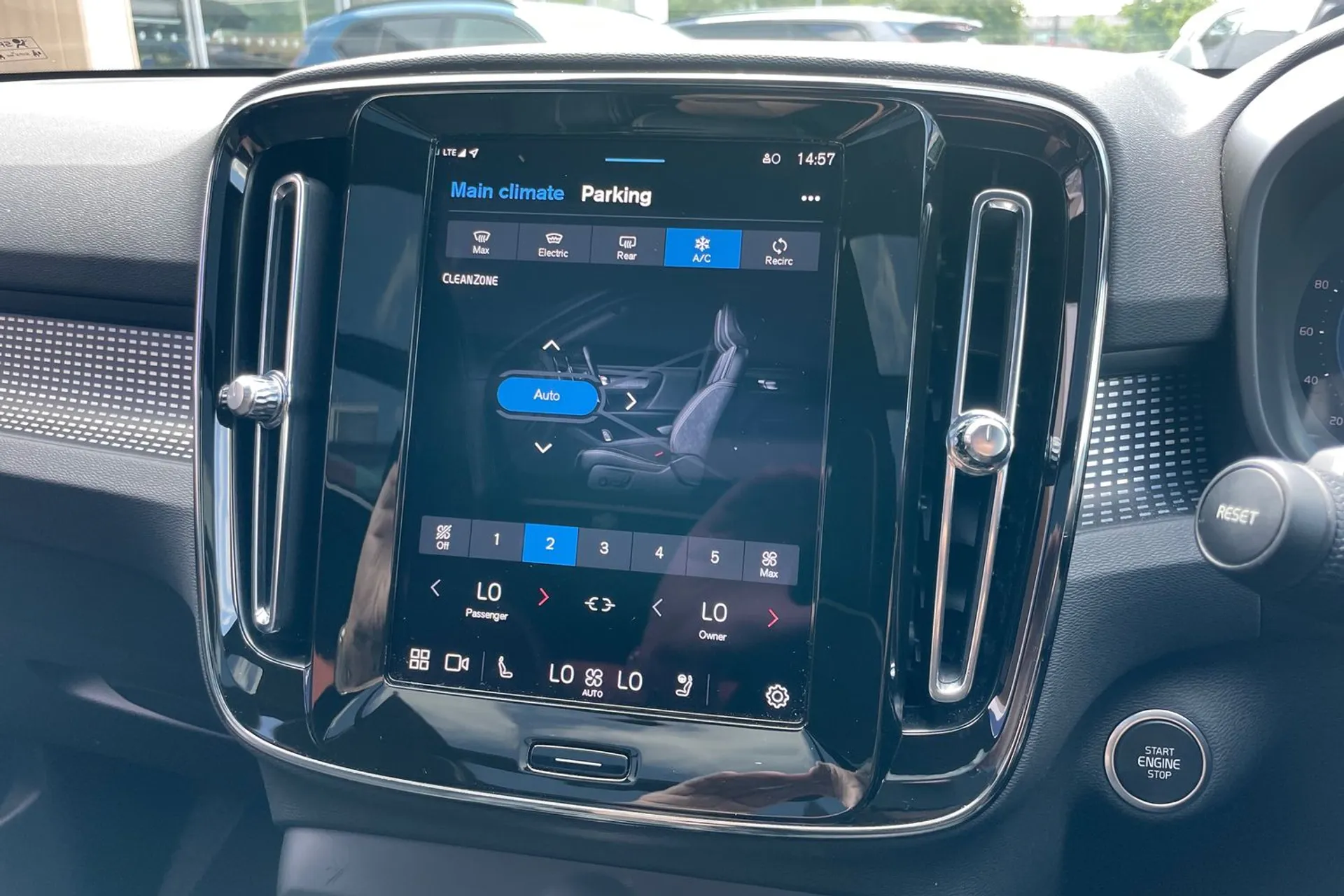 Volvo XC40 thumbnail image number 38