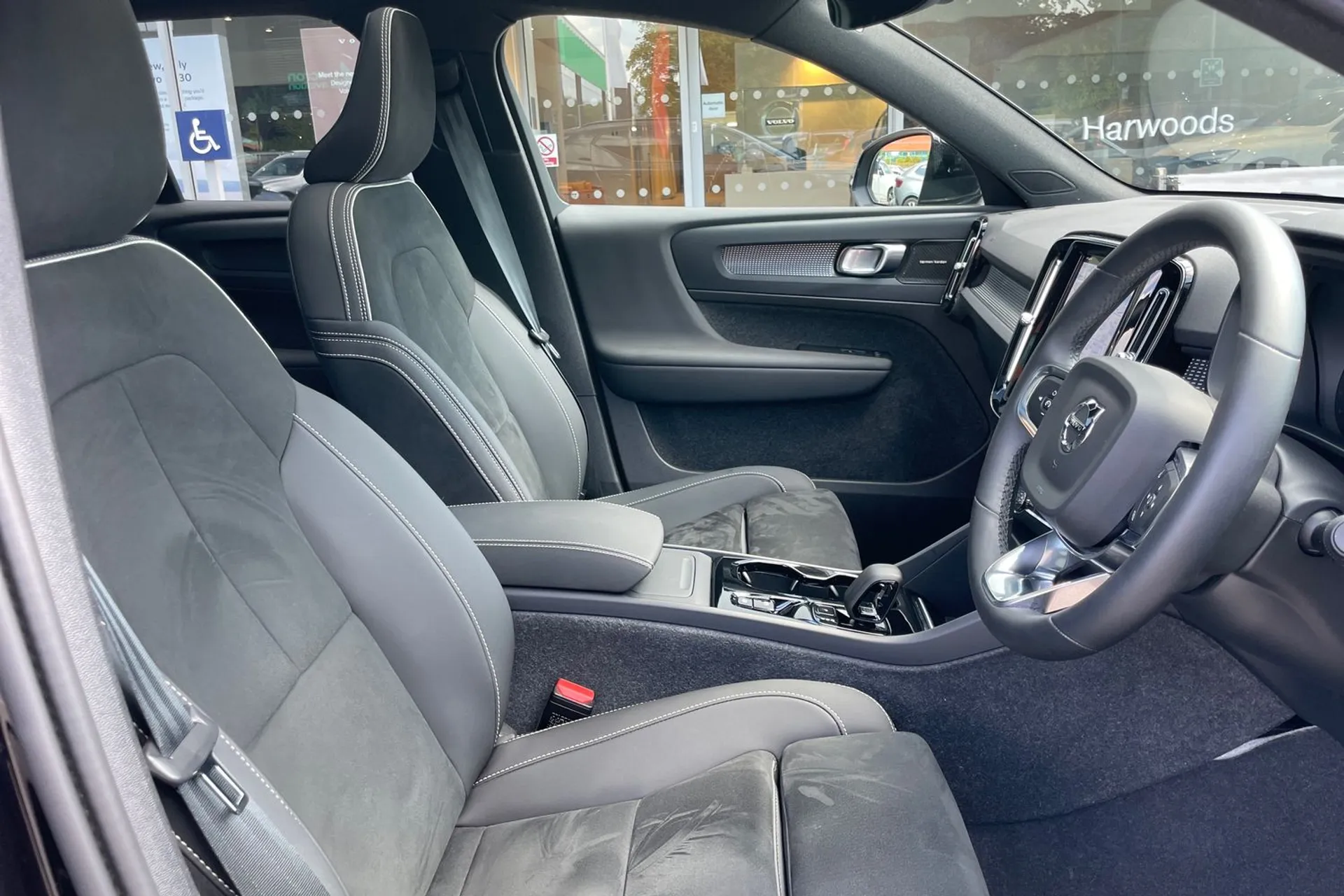 Volvo XC40 thumbnail image number 25