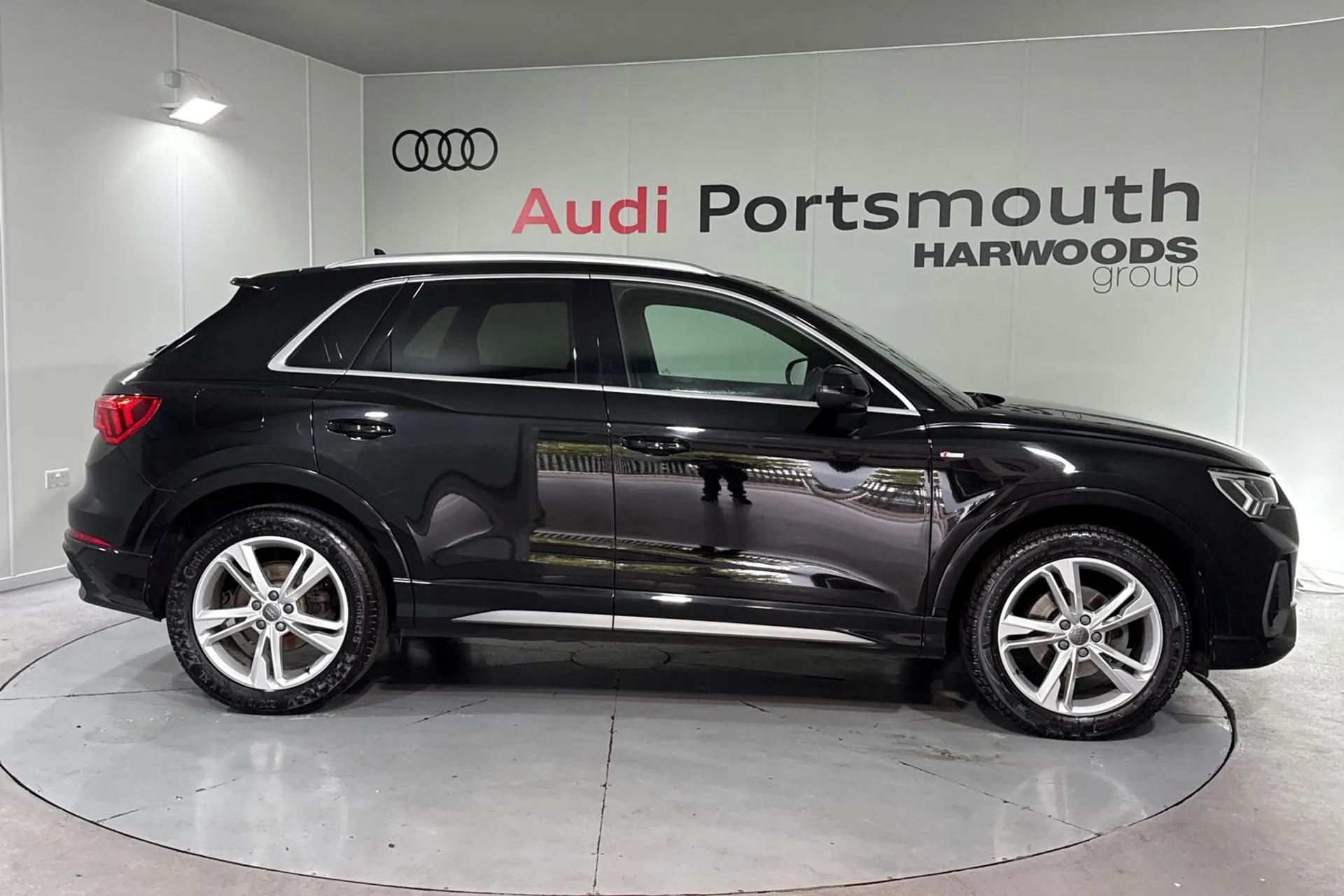 Audi Q3 thumbnail image number 2