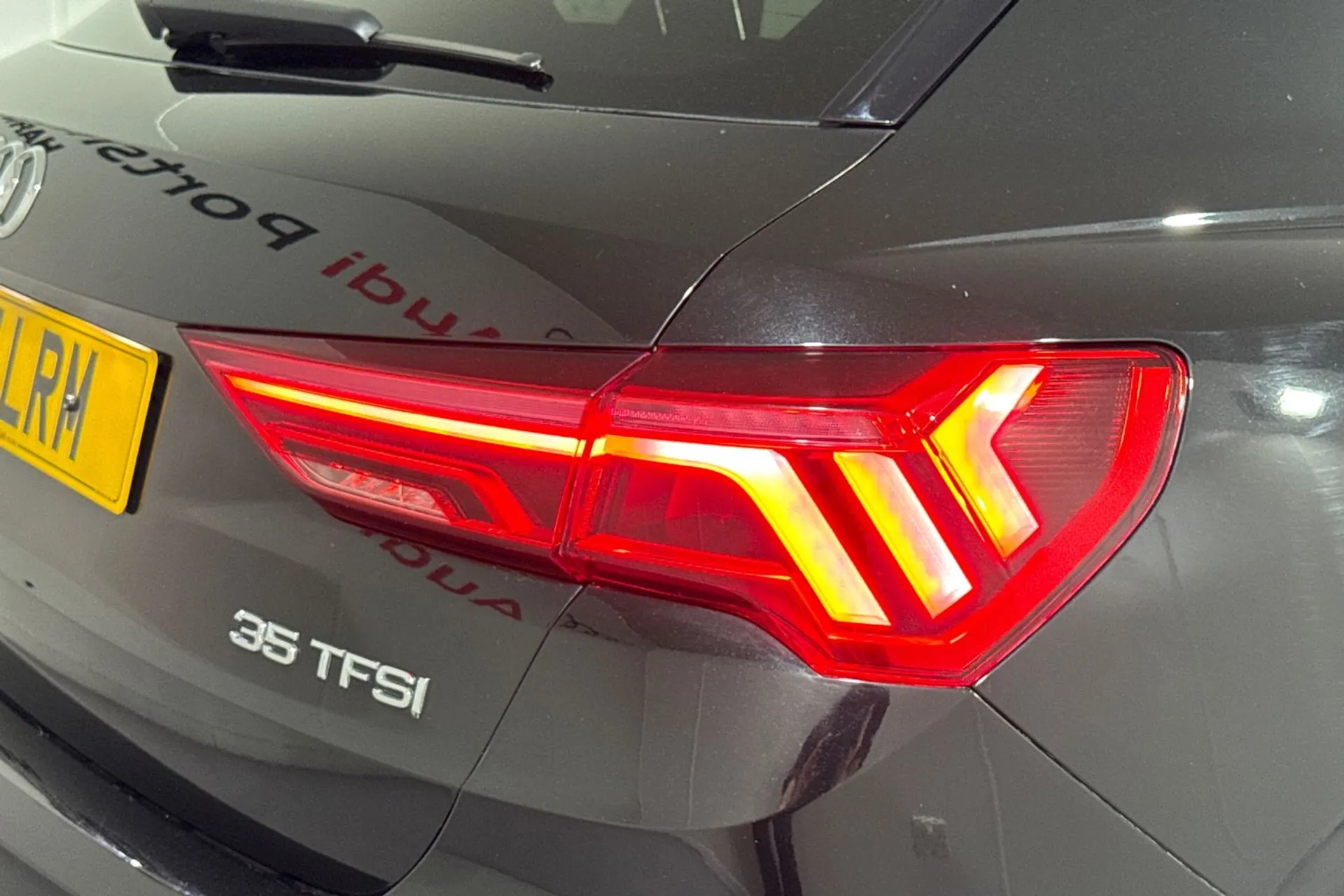 Audi Q3 thumbnail image number 17