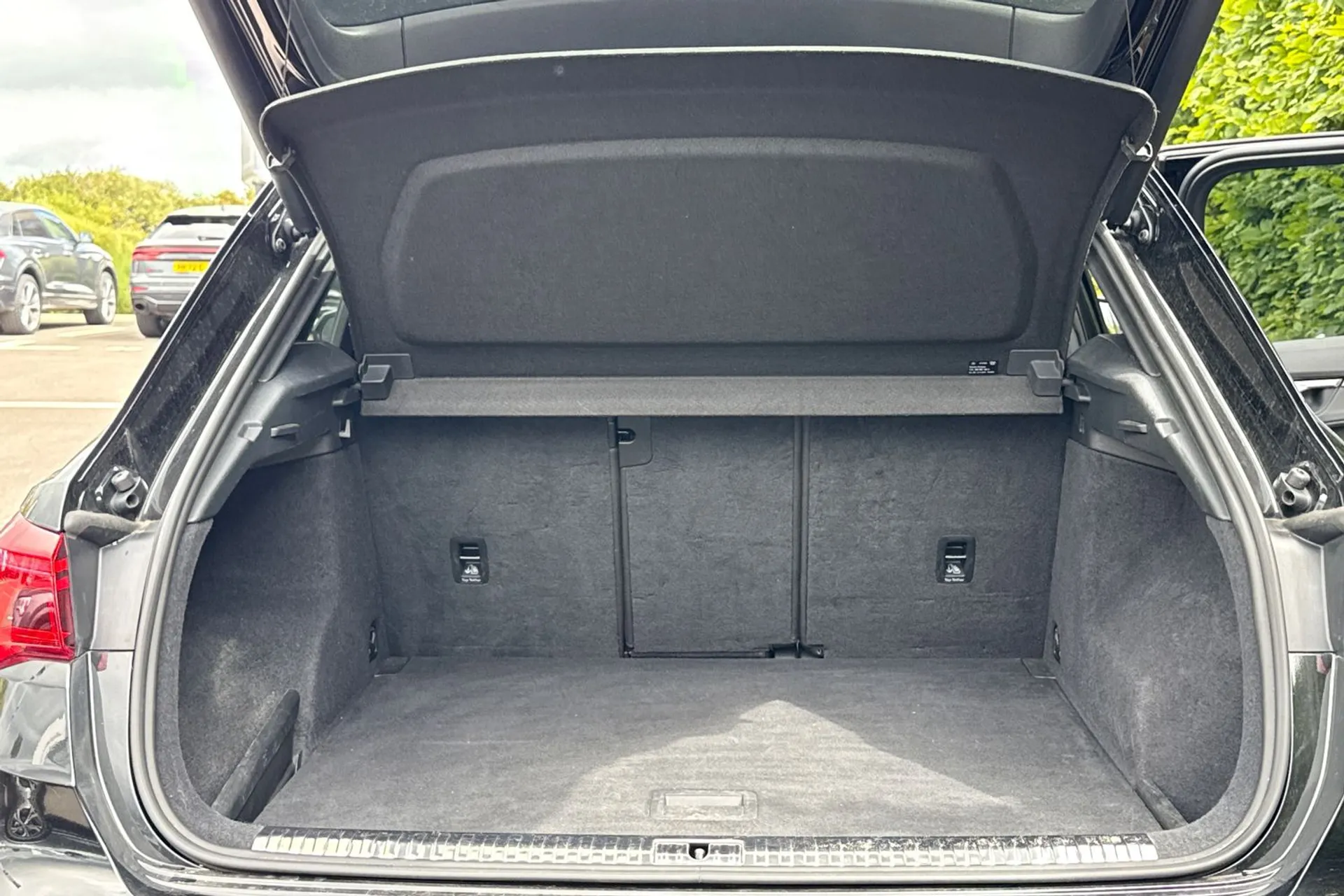 Audi Q3 thumbnail image number 18