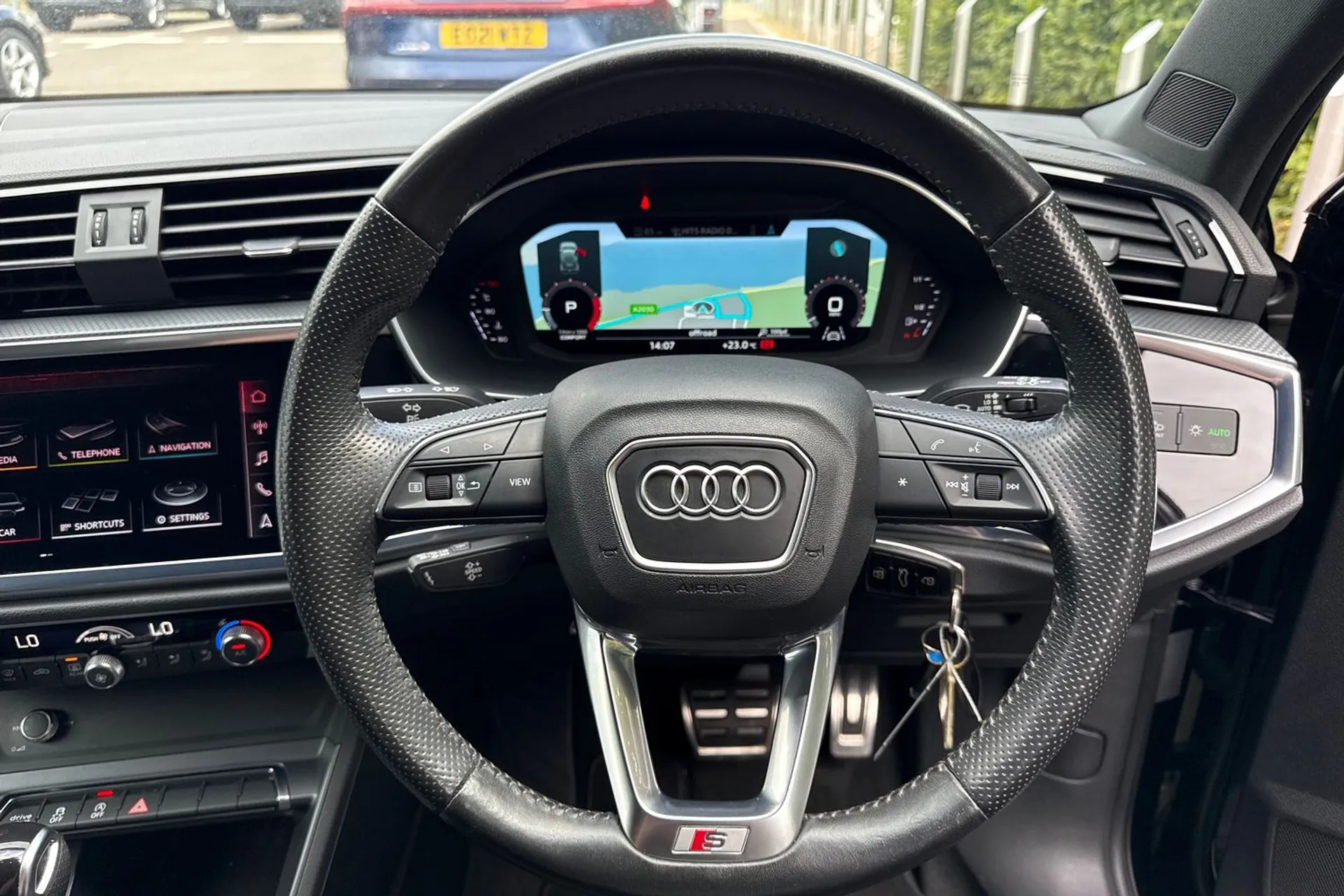 Audi Q3 thumbnail image number 38