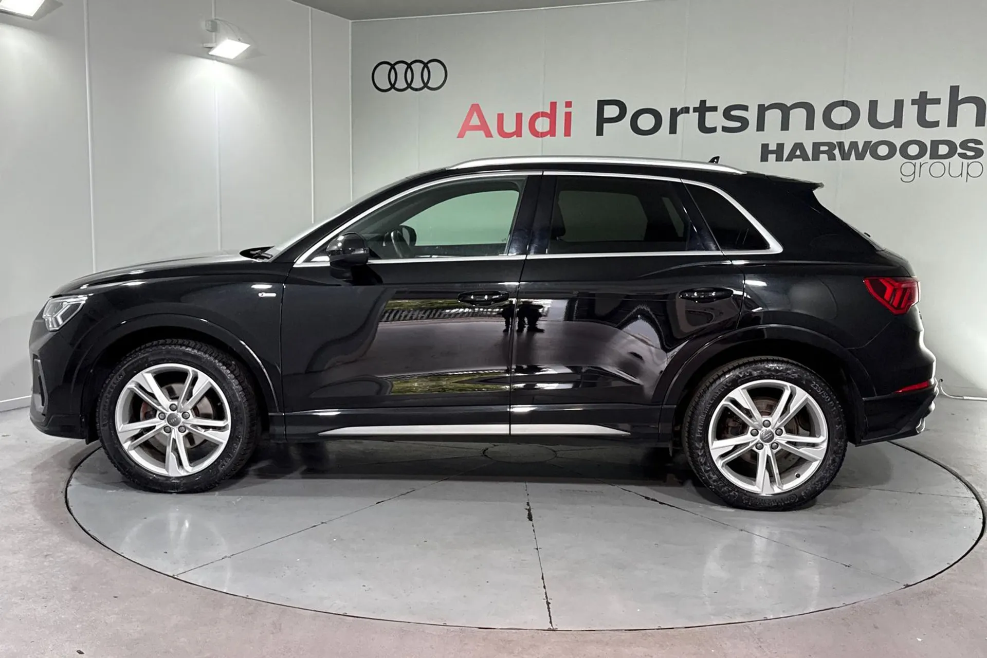 Audi Q3 thumbnail image number 11