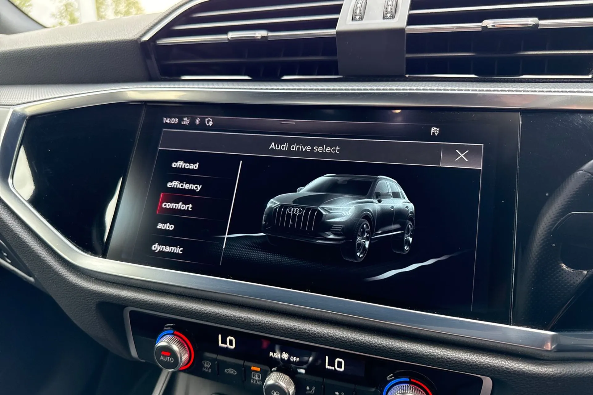 Audi Q3 thumbnail image number 25