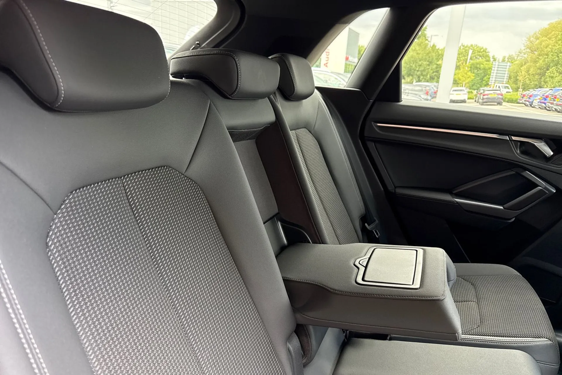 Audi Q3 thumbnail image number 22