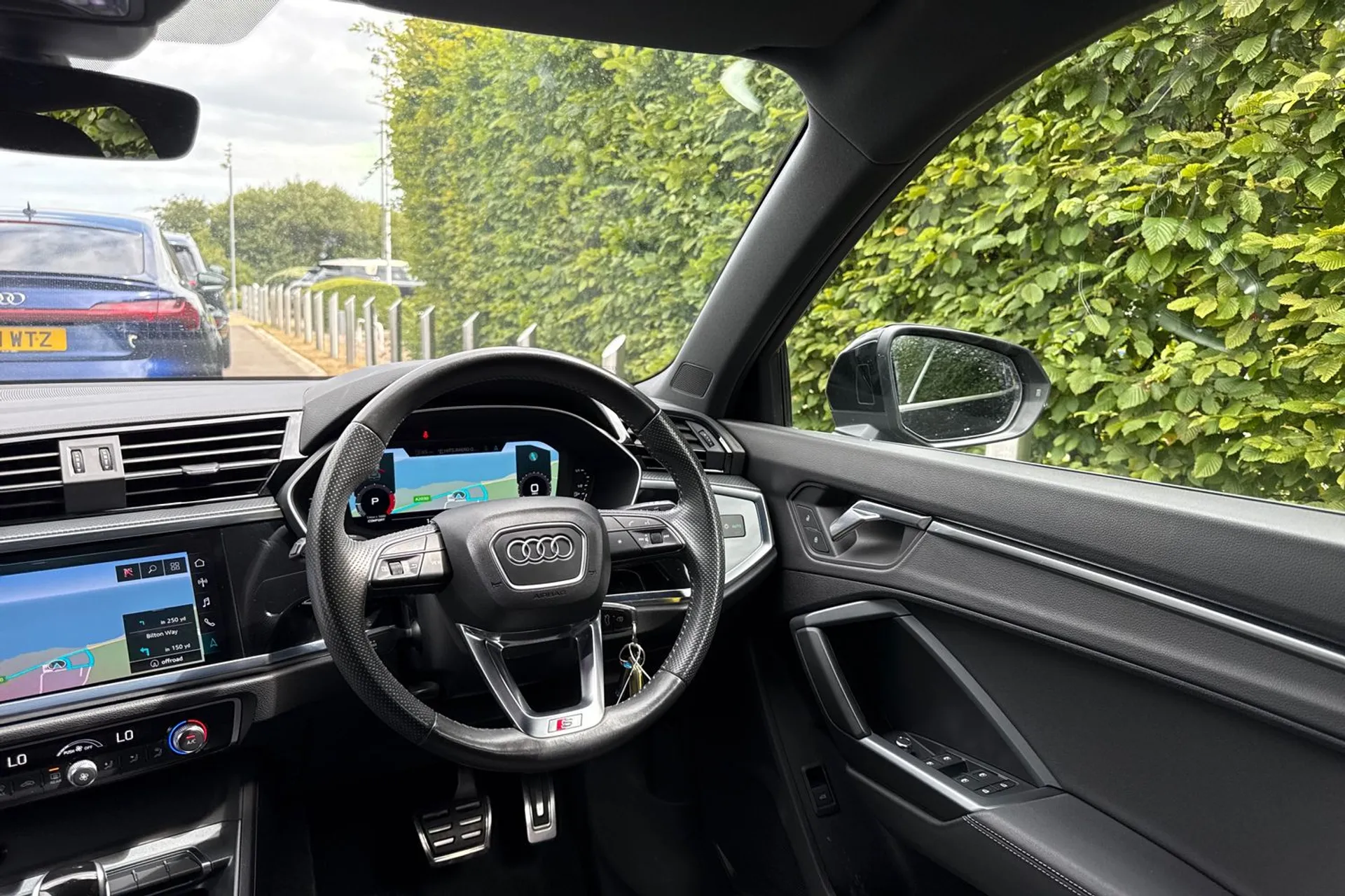 Audi Q3 thumbnail image number 37