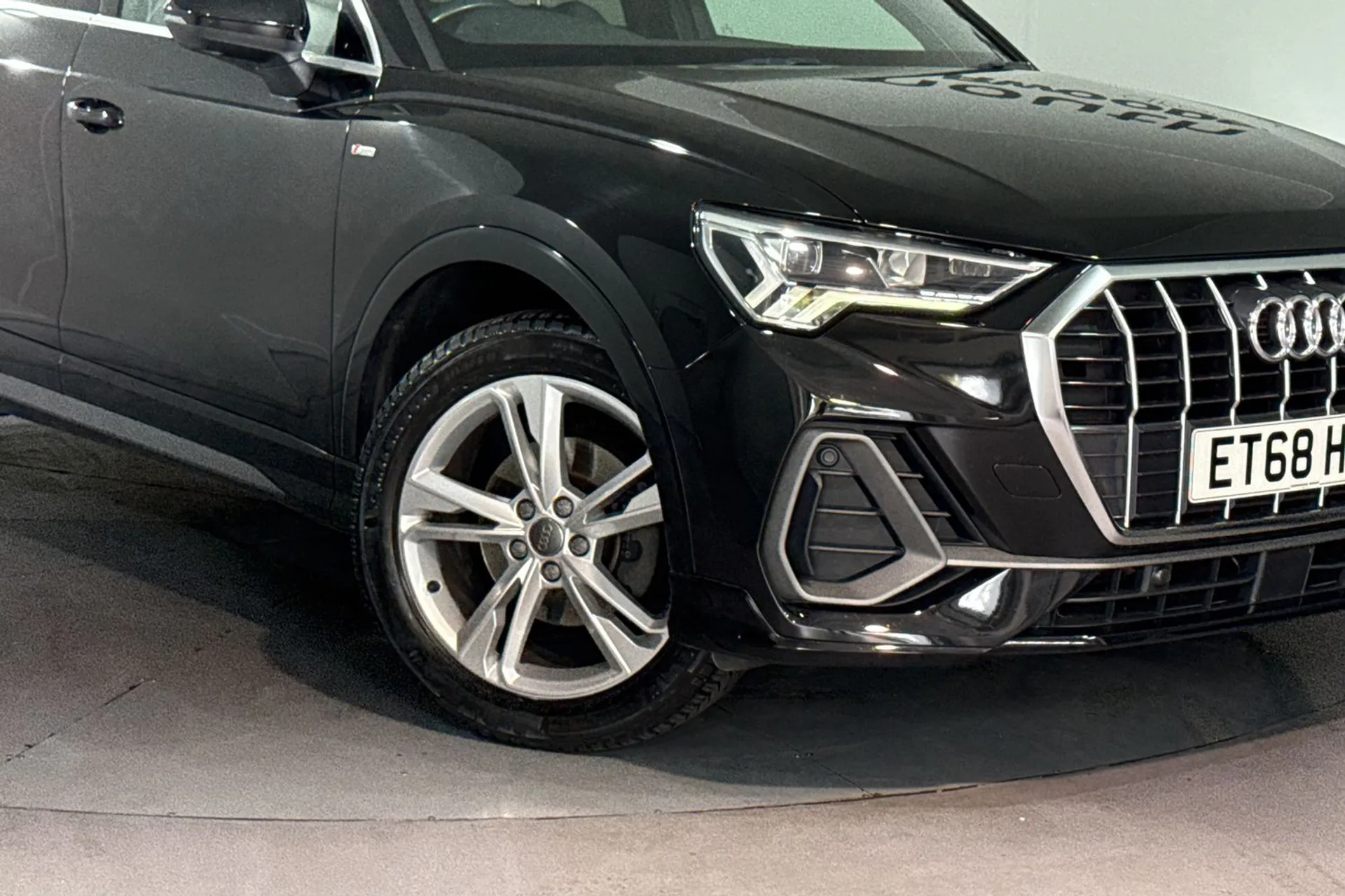 Audi Q3 thumbnail image number 9