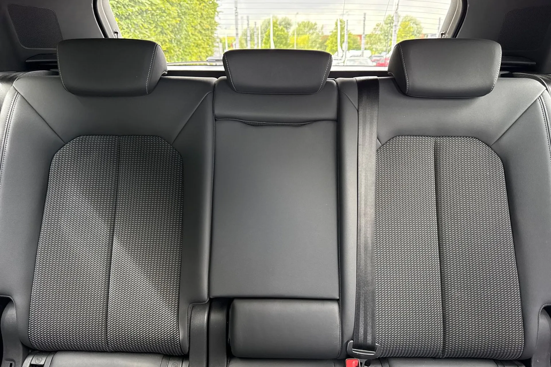 Audi Q3 thumbnail image number 35