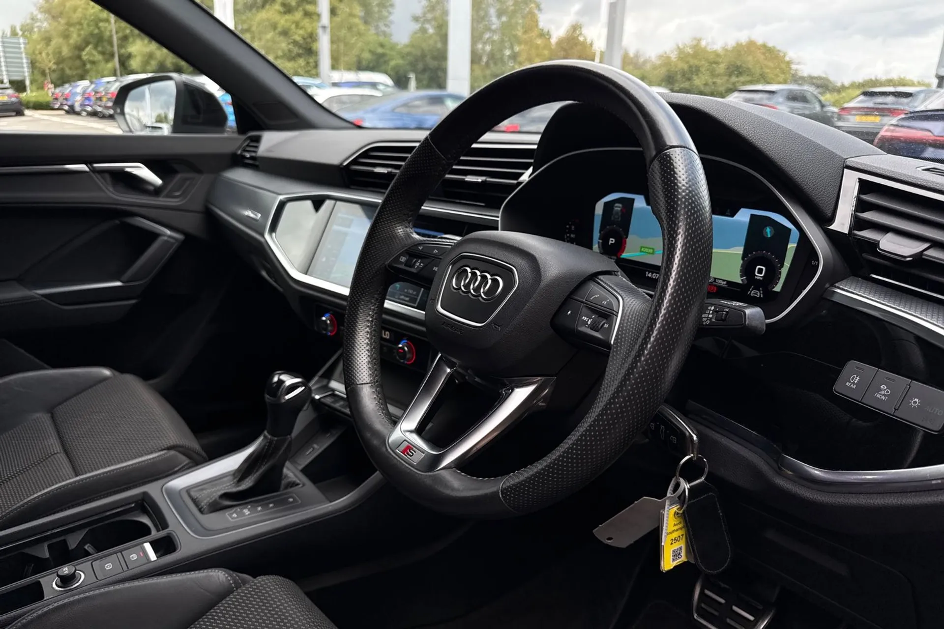 Audi Q3 thumbnail image number 28