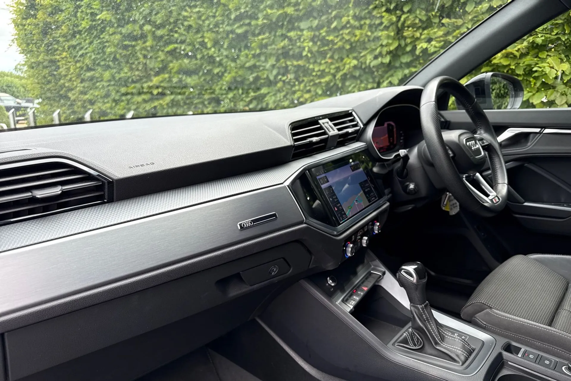 Audi Q3 thumbnail image number 30