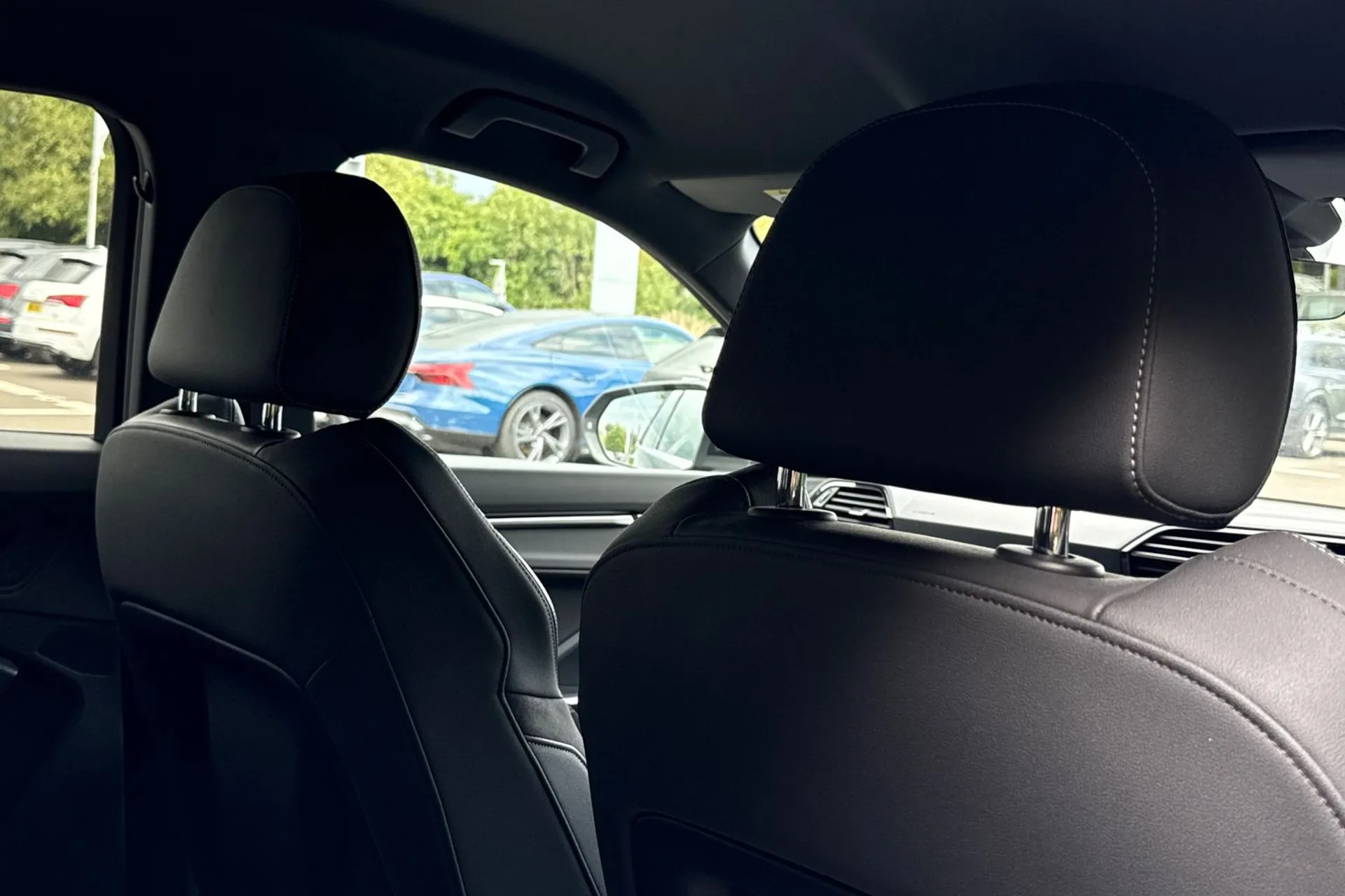 Audi Q3 thumbnail image number 24
